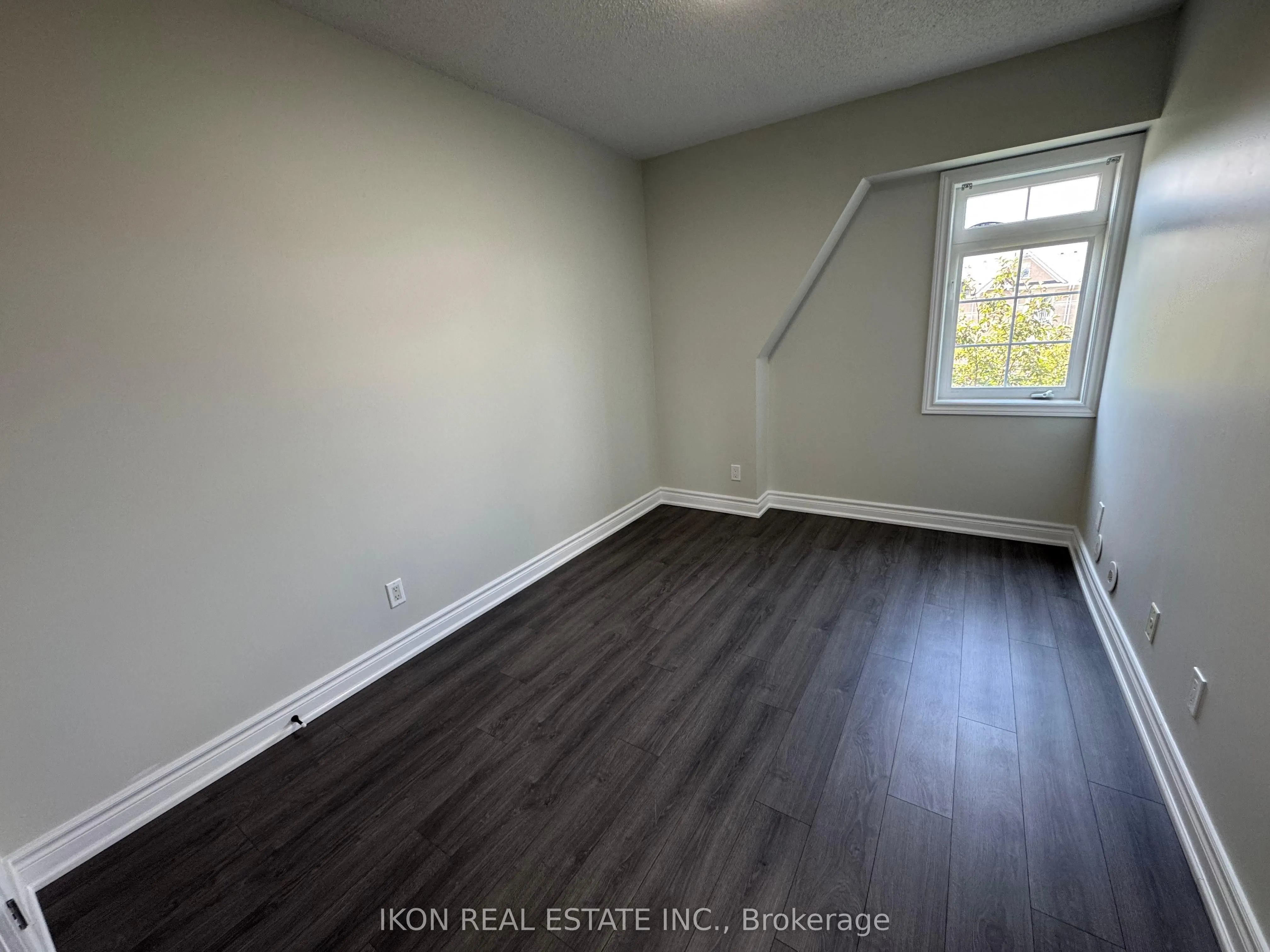 67 Sprucedale Way E, #32