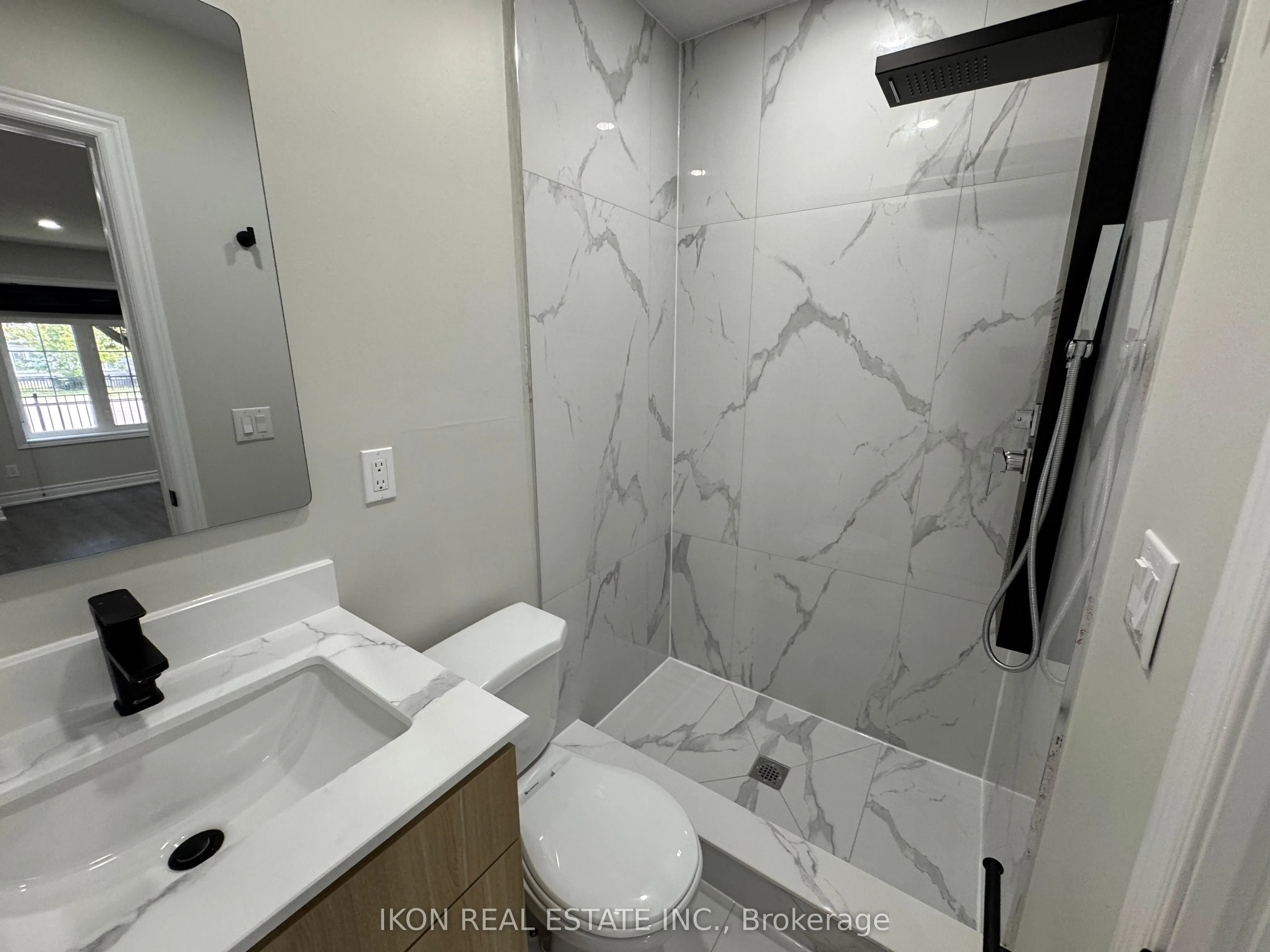 67 Sprucedale Way E, #32