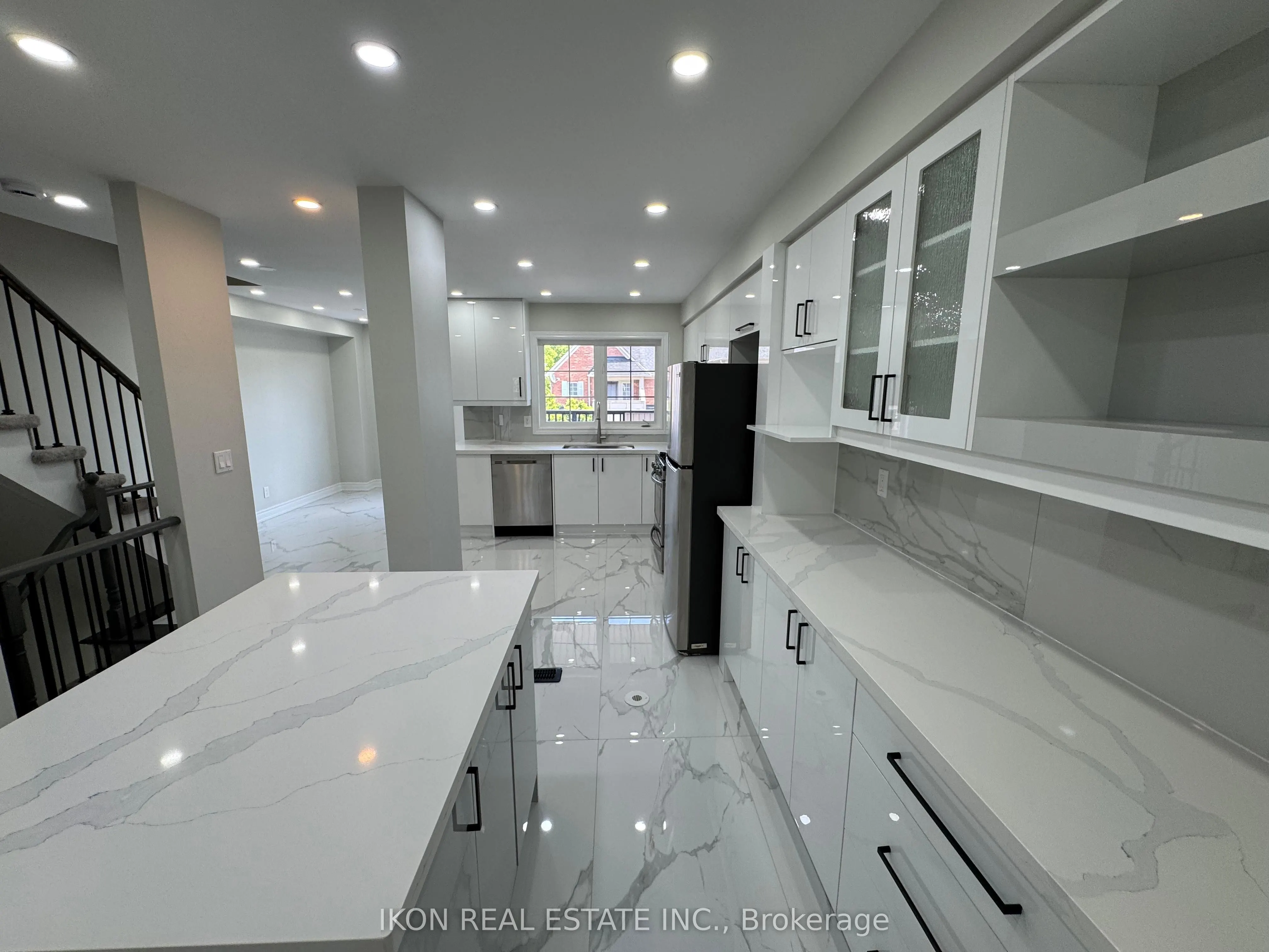 67 Sprucedale Way E, #32