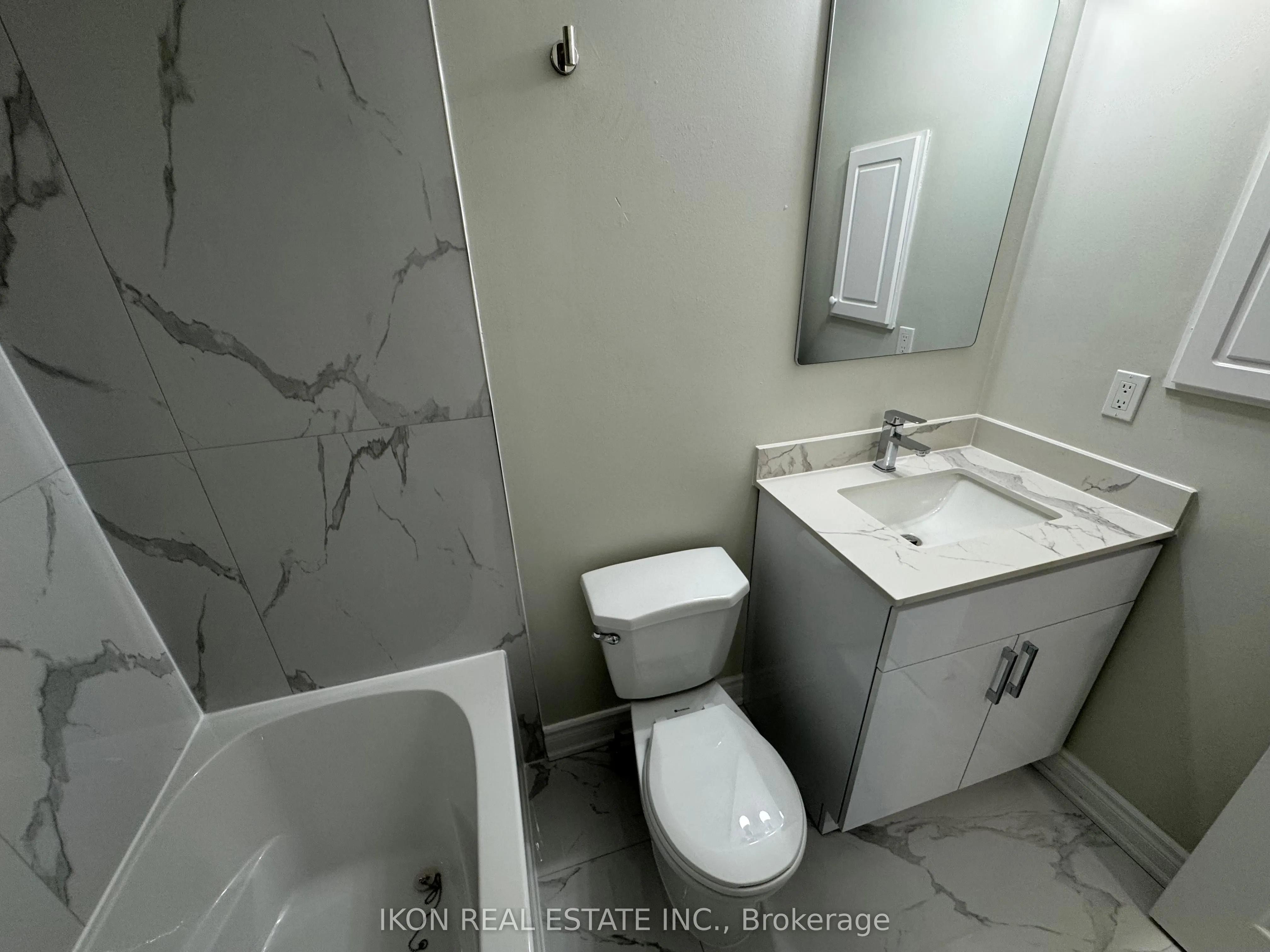 67 Sprucedale Way E, #32