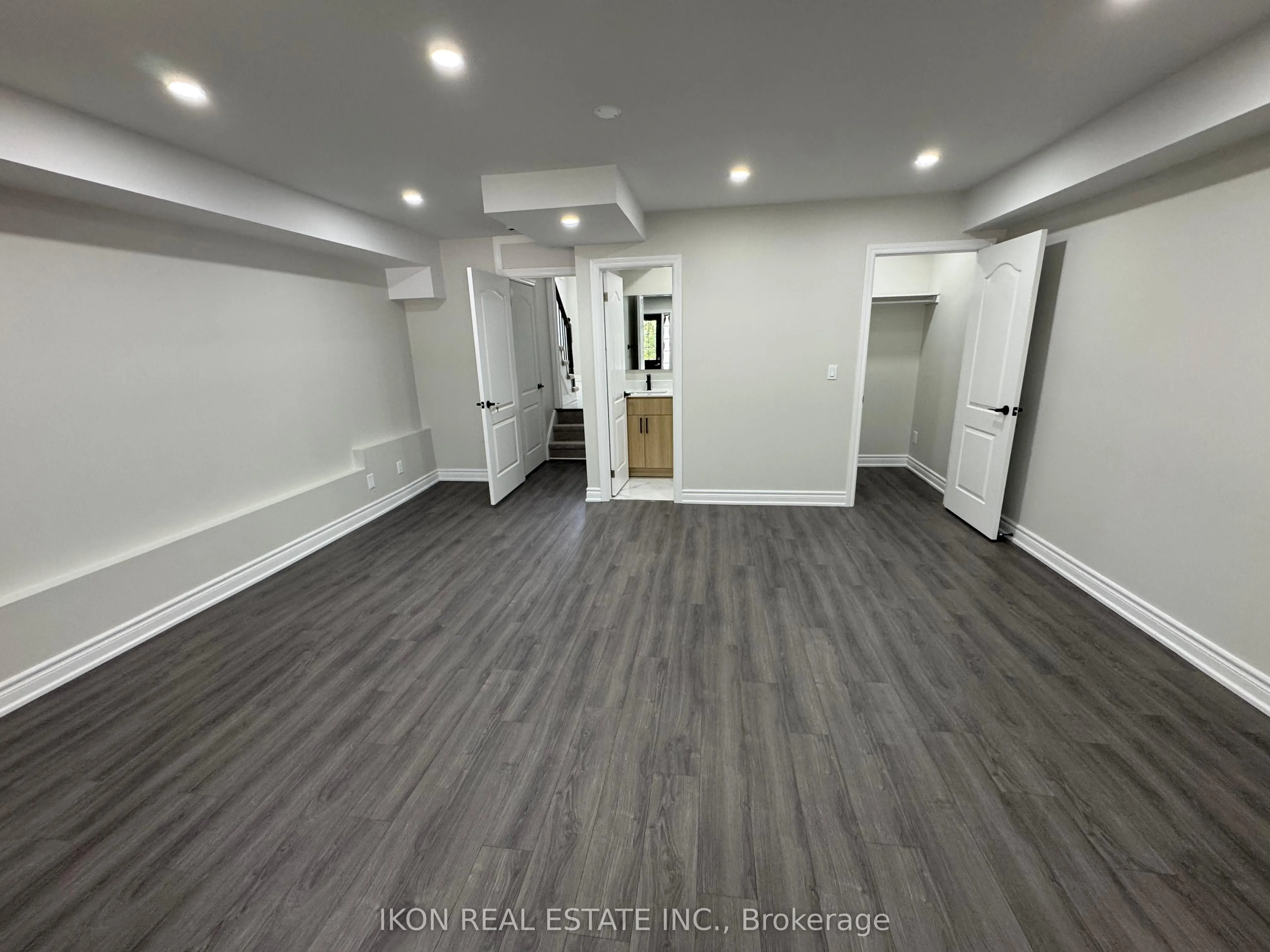 67 Sprucedale Way E, #32