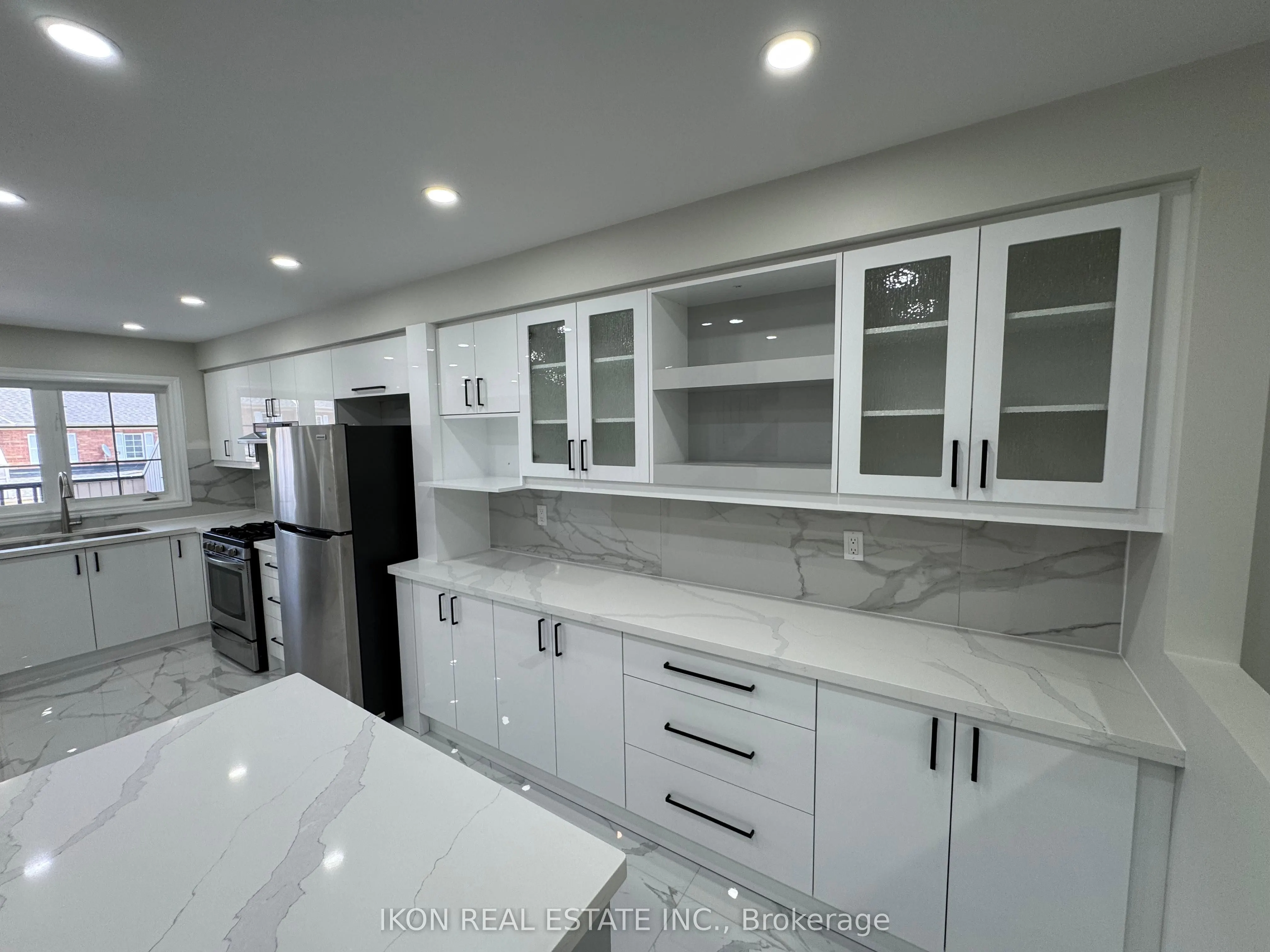 67 Sprucedale Way E, #32