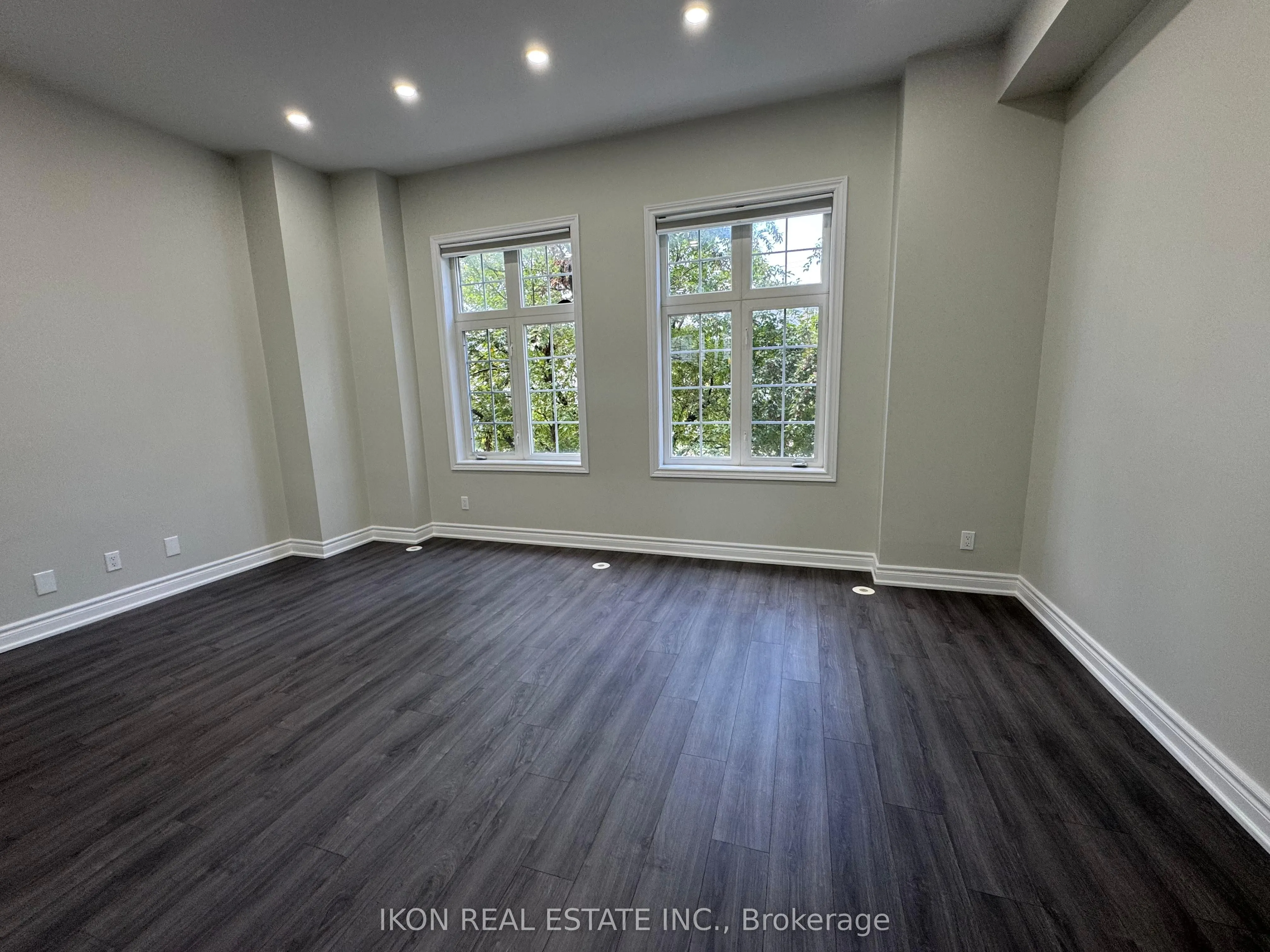 67 Sprucedale Way E, #32