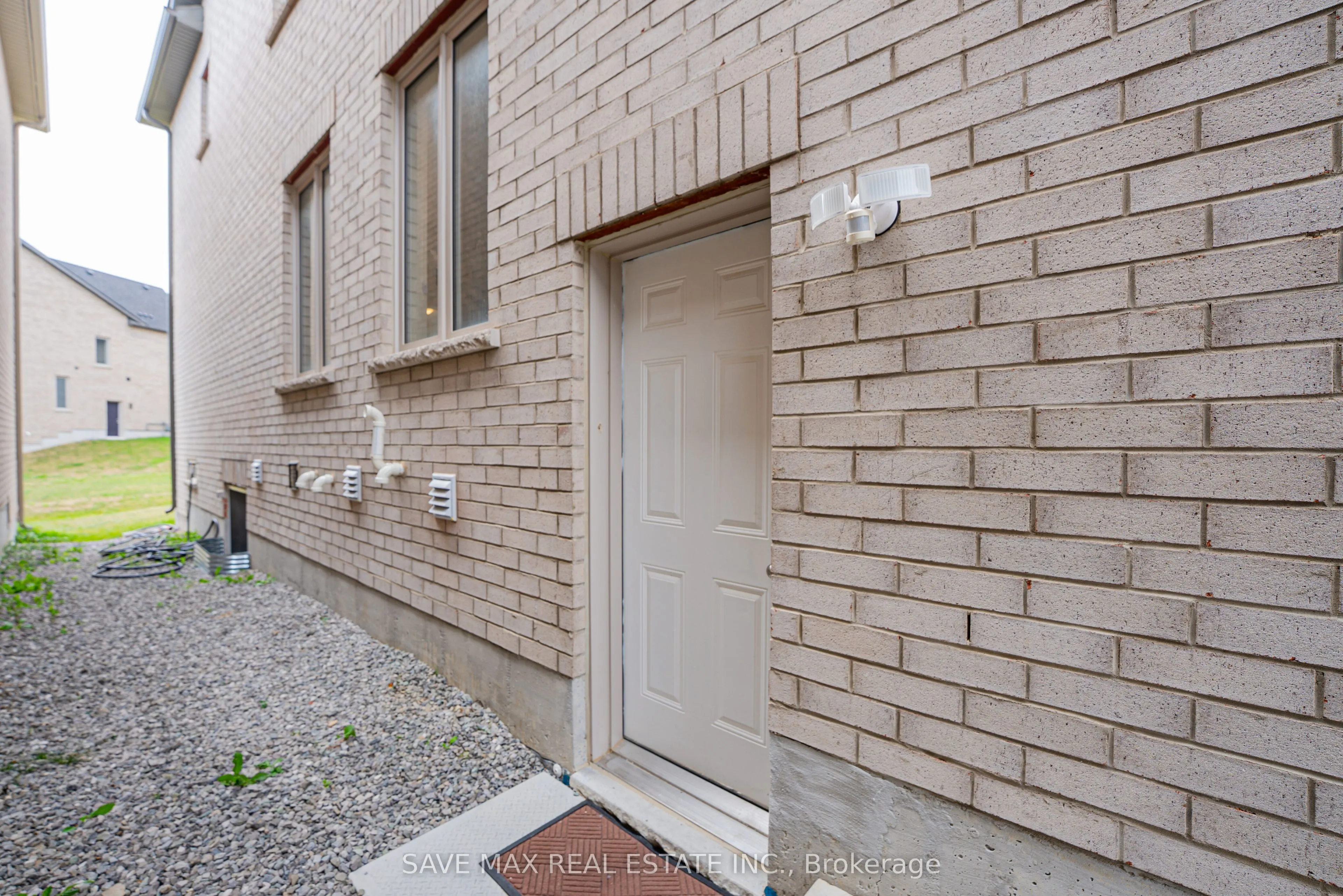 2092 Coppermine Street