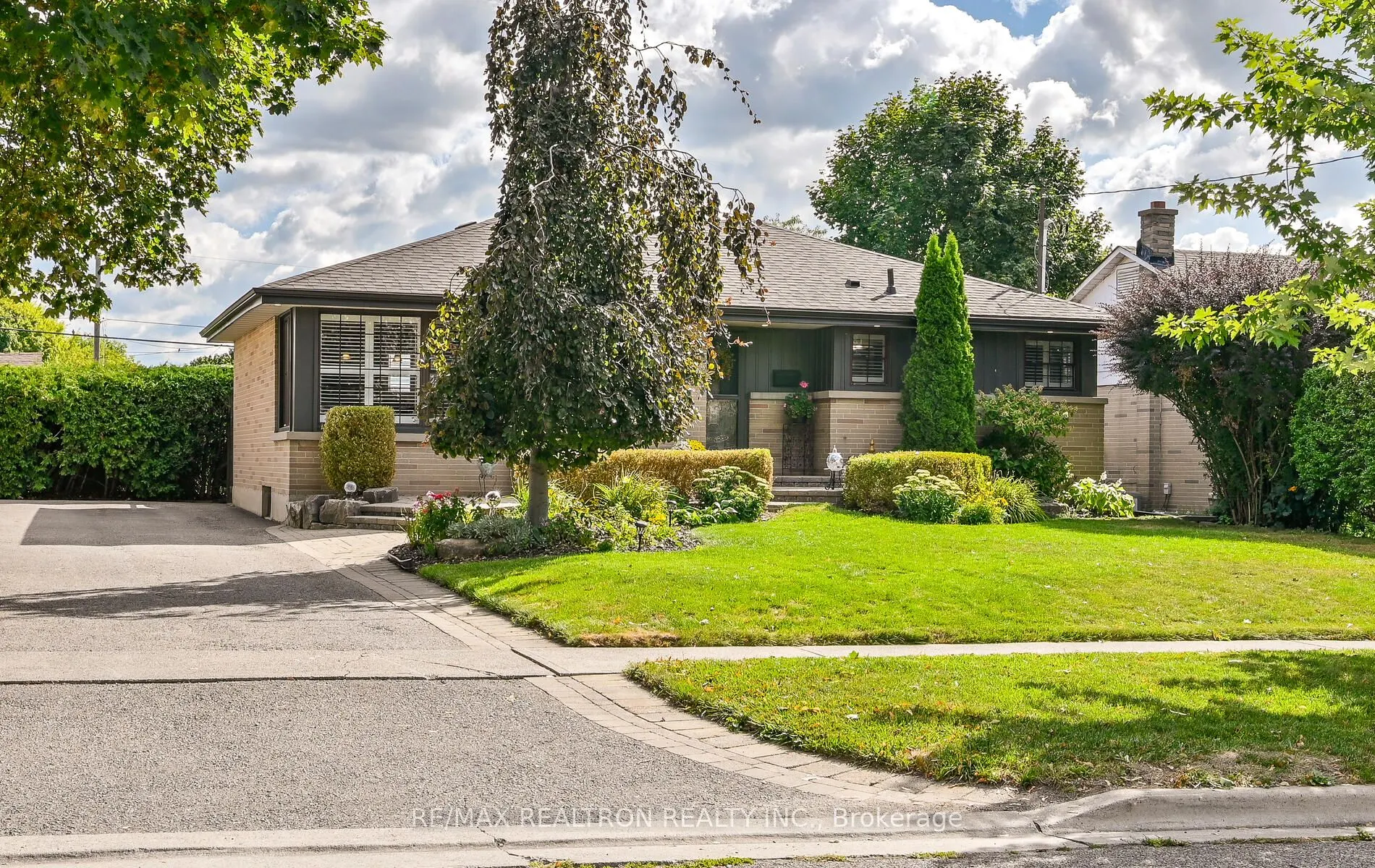 567 Fernhill Boulevard