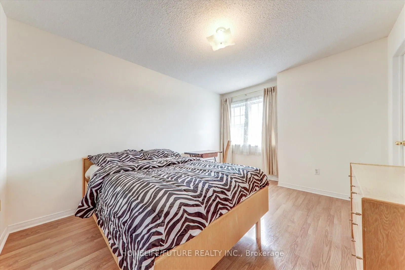 6 Guillet Street