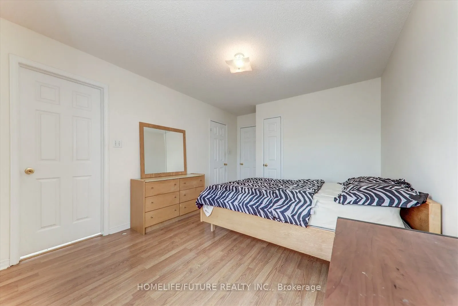 6 Guillet Street