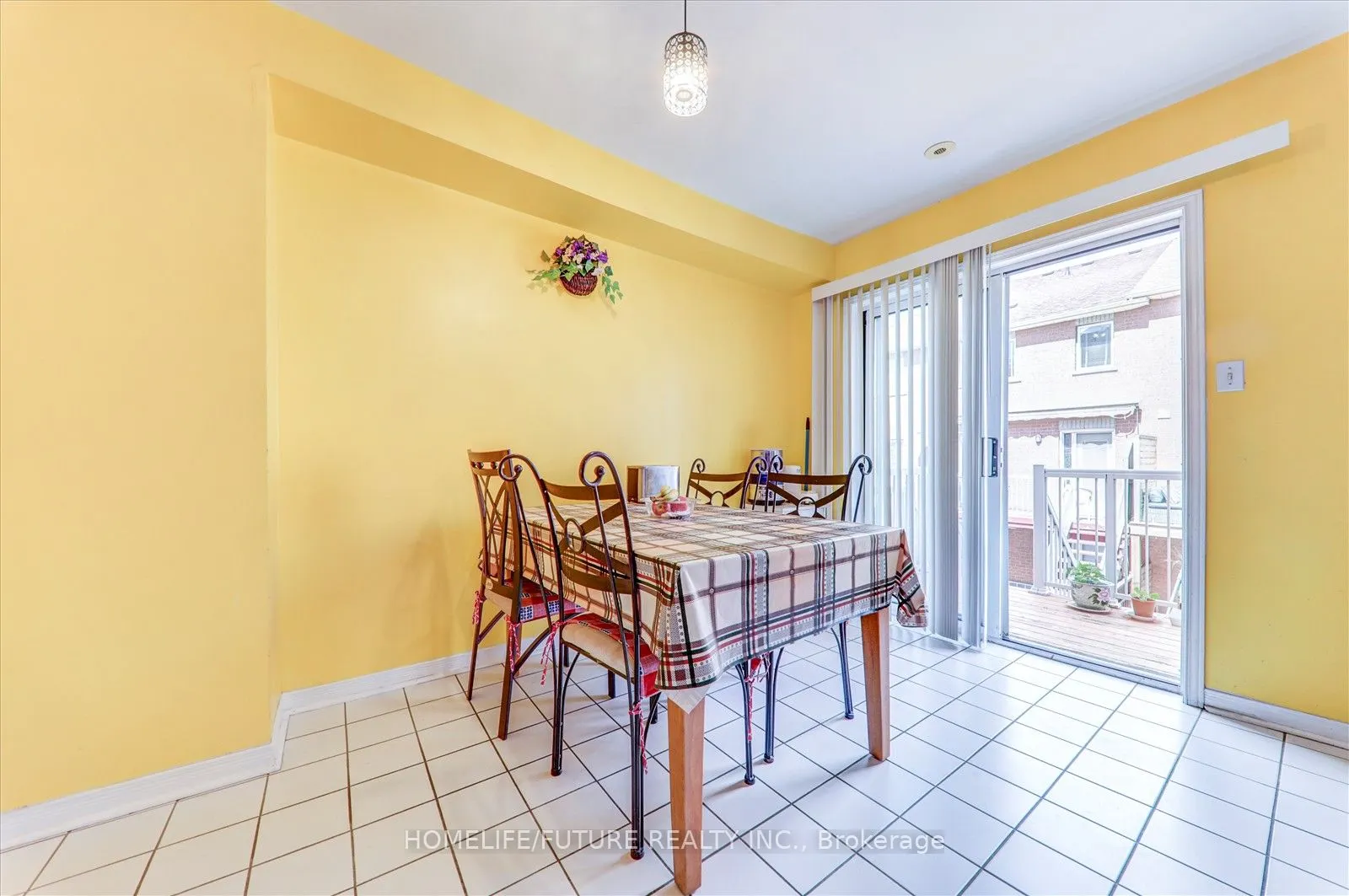 6 Guillet Street