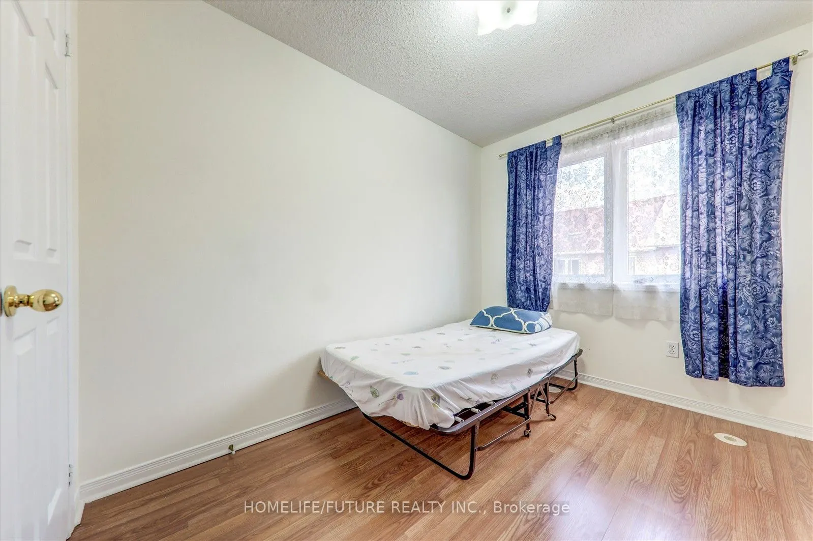 6 Guillet Street