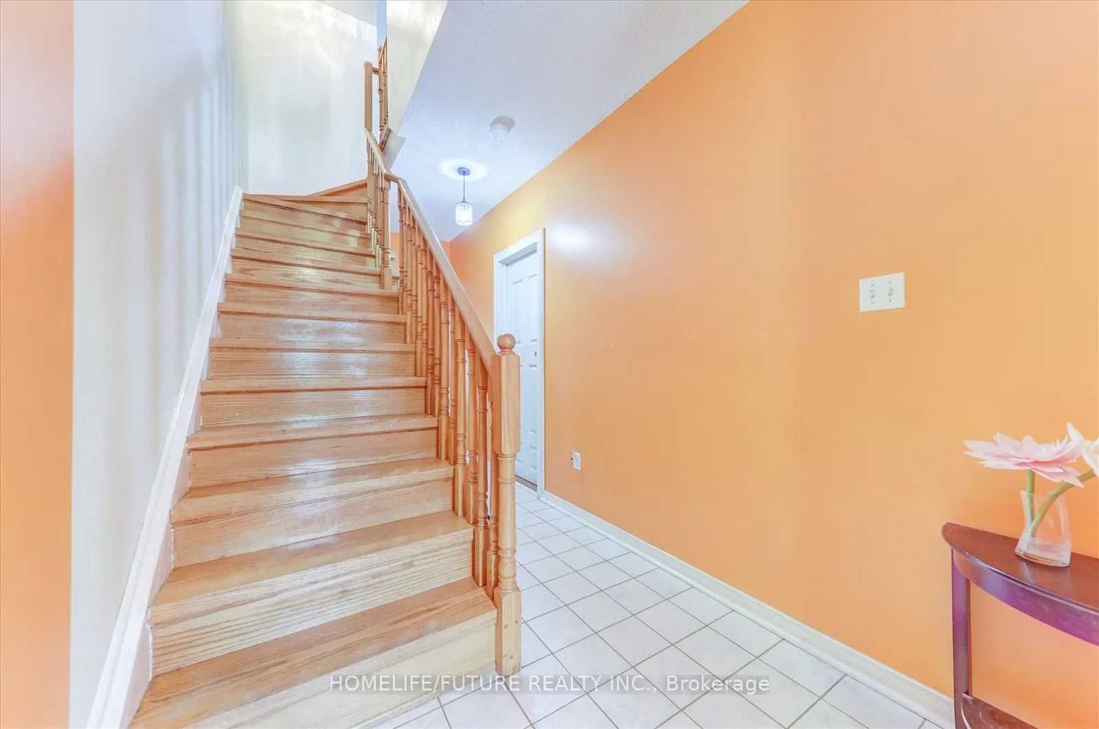 6 Guillet Street