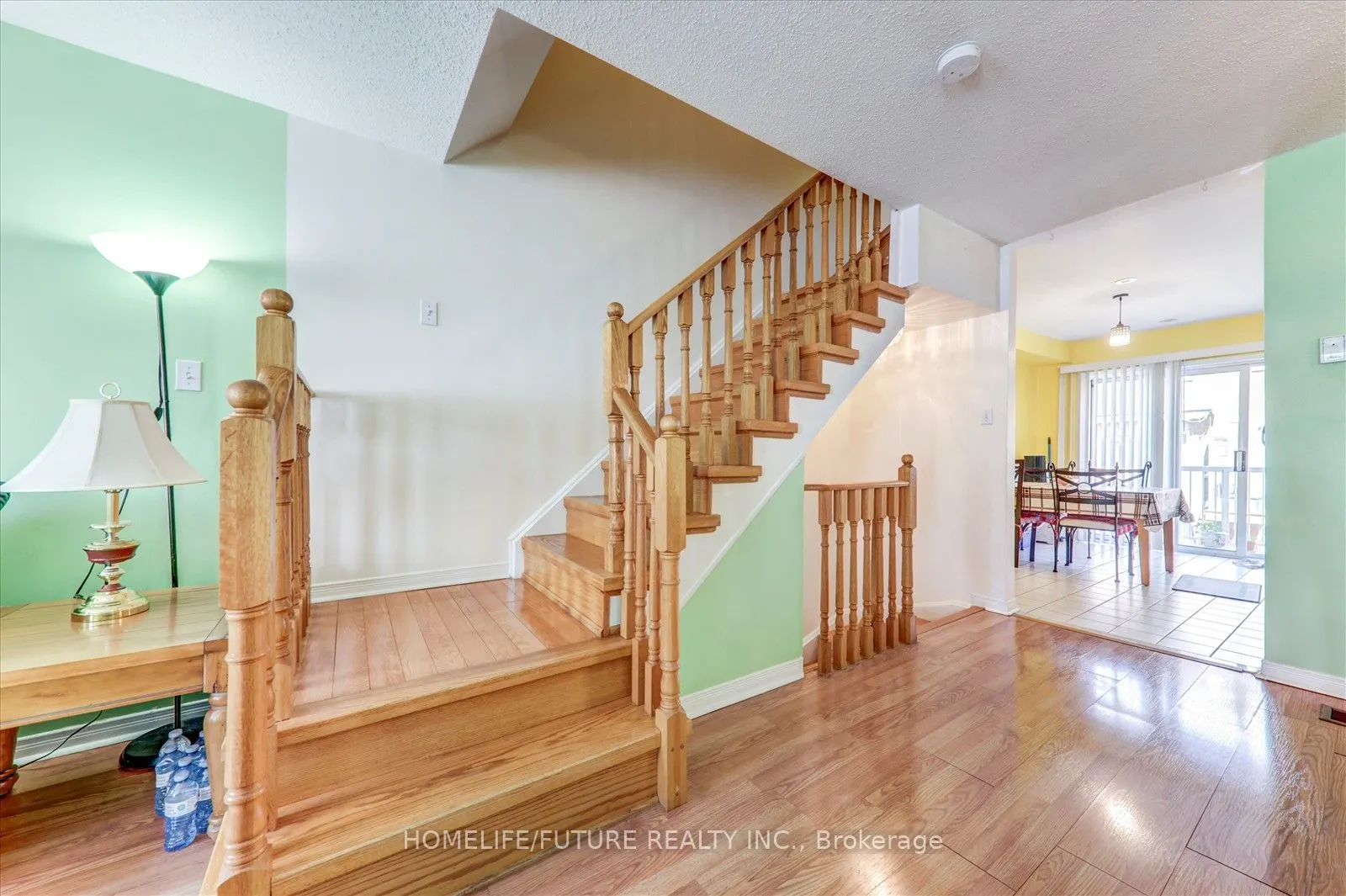 6 Guillet Street