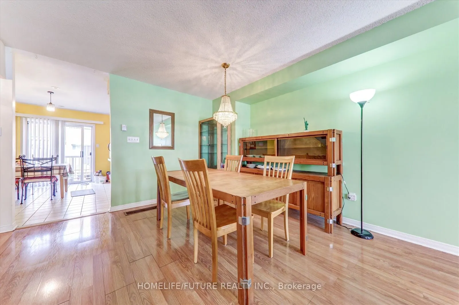 6 Guillet Street
