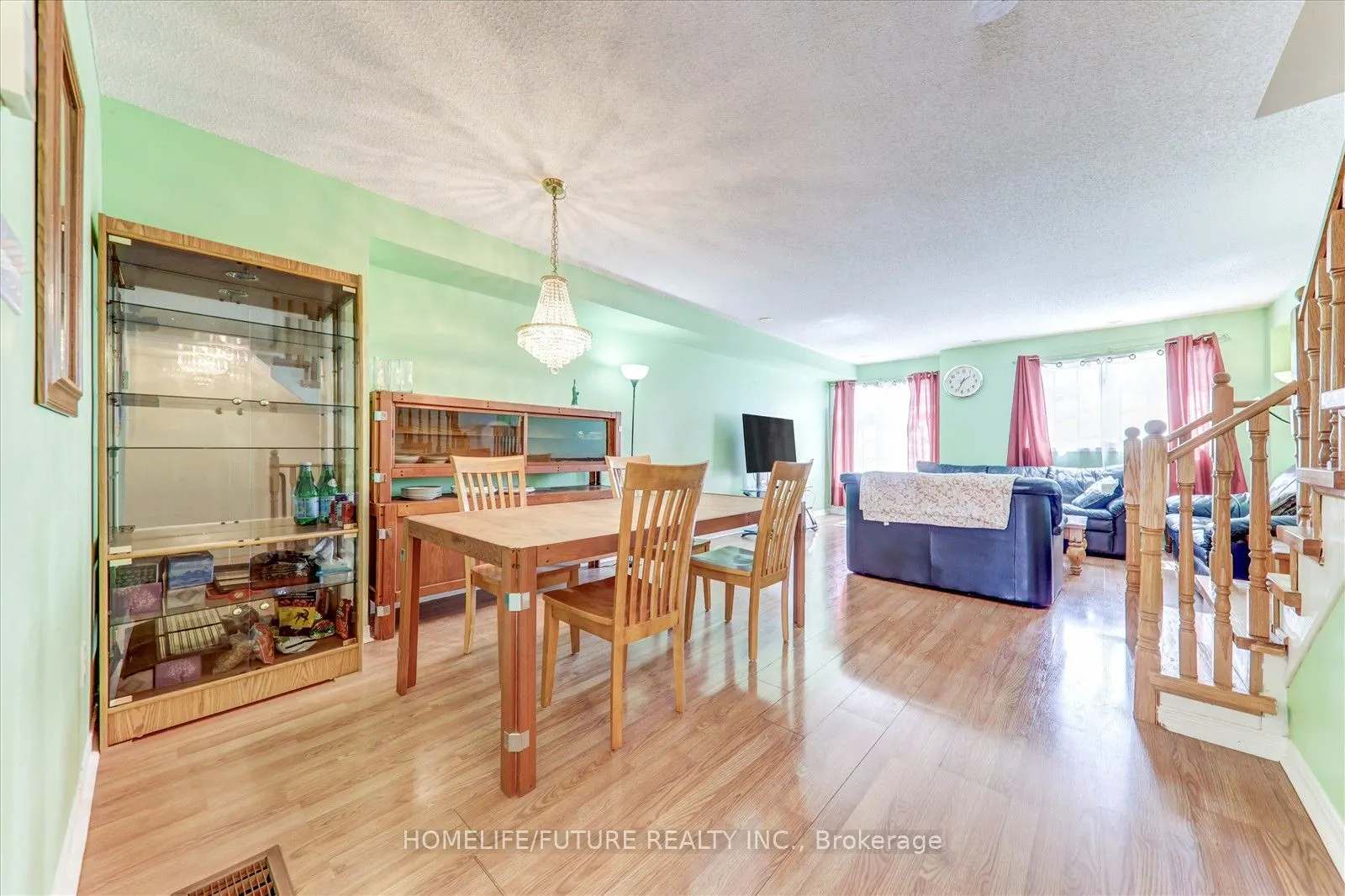 6 Guillet Street