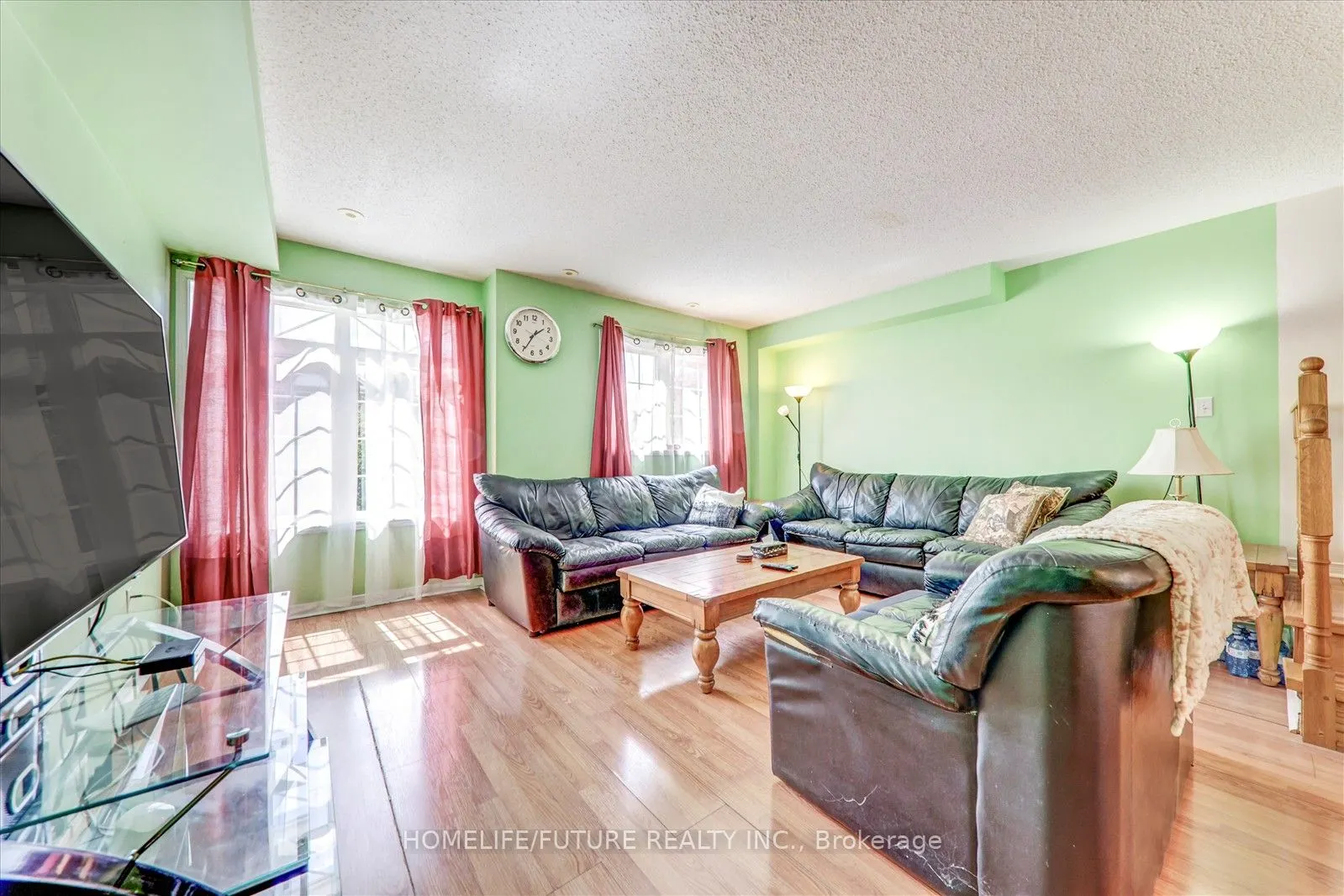 6 Guillet Street