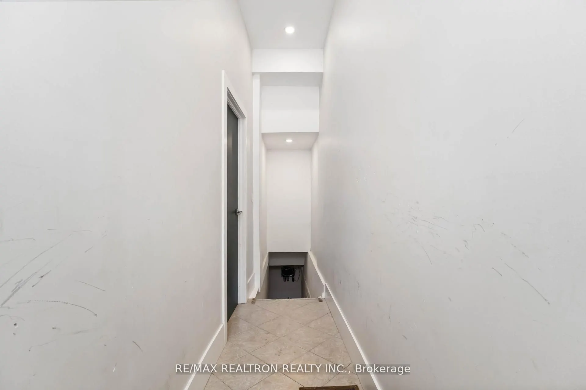 640 Gerrard Street E, #Main