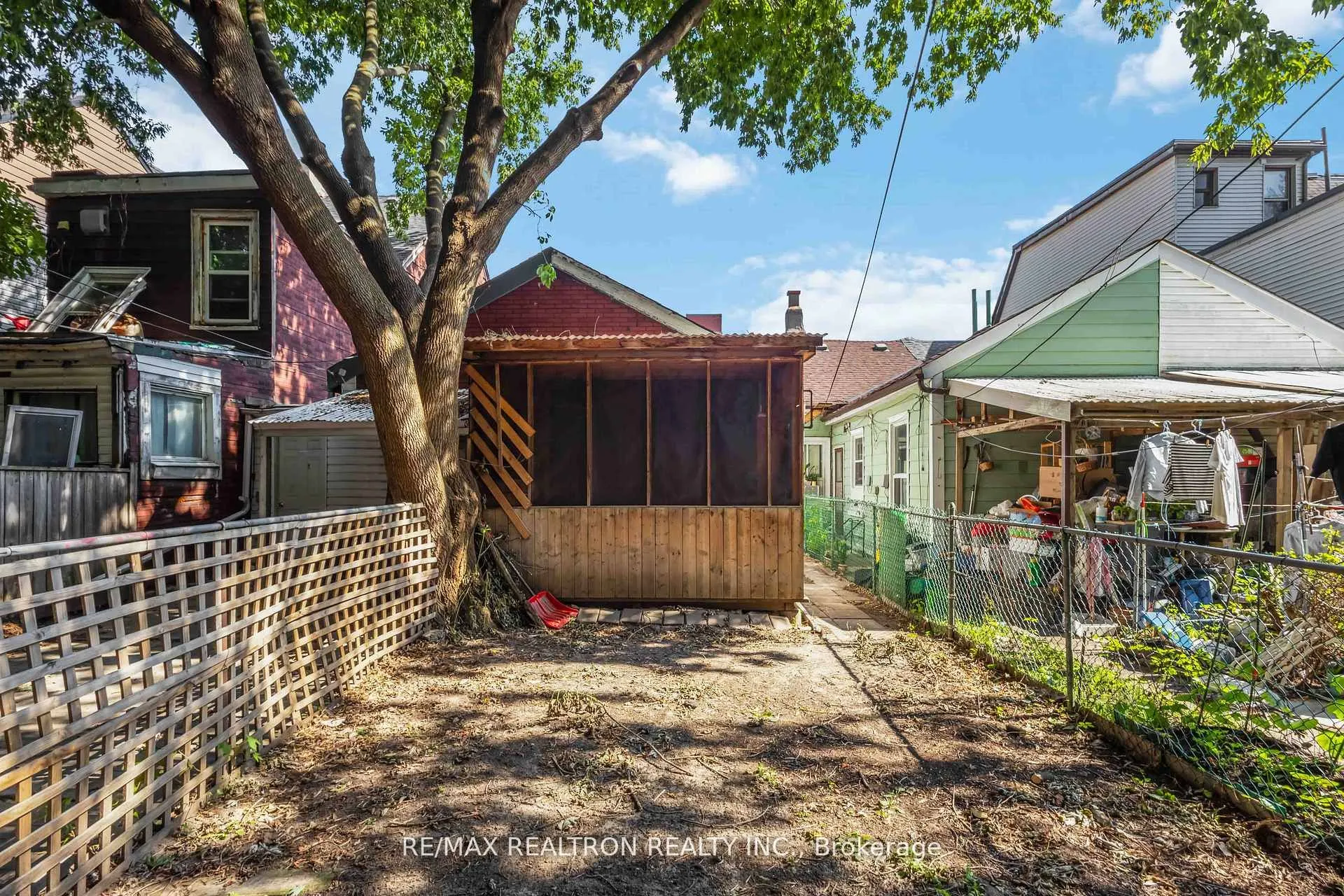 640 Gerrard Street E, #Main