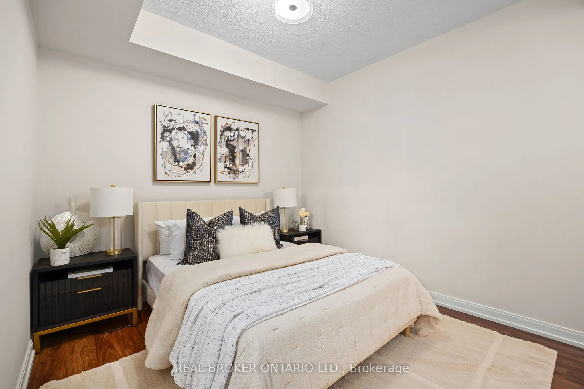 181 Village Green Square, #119