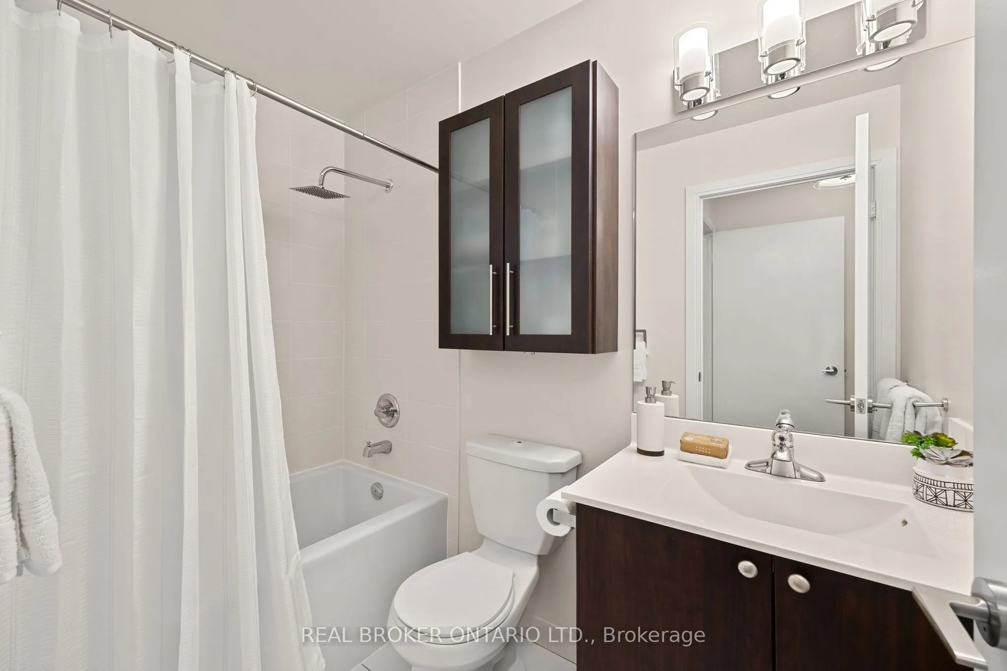181 Village Green Square, #119