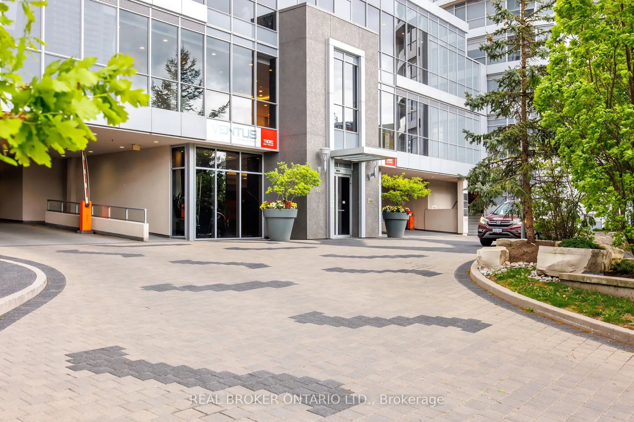 181 Village Green Square, #119
