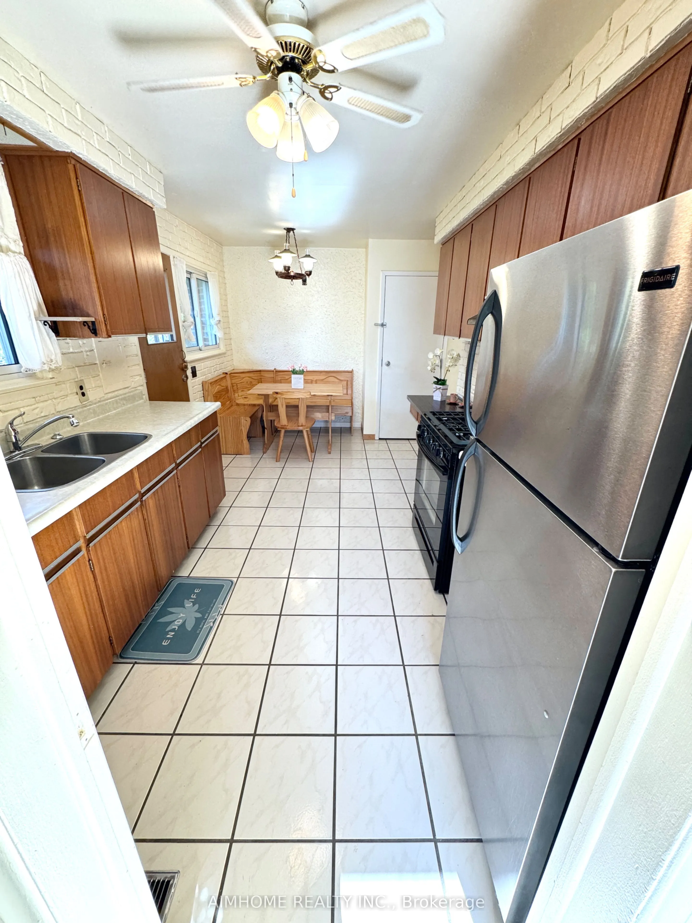 31 Poplar Road, #(Main)