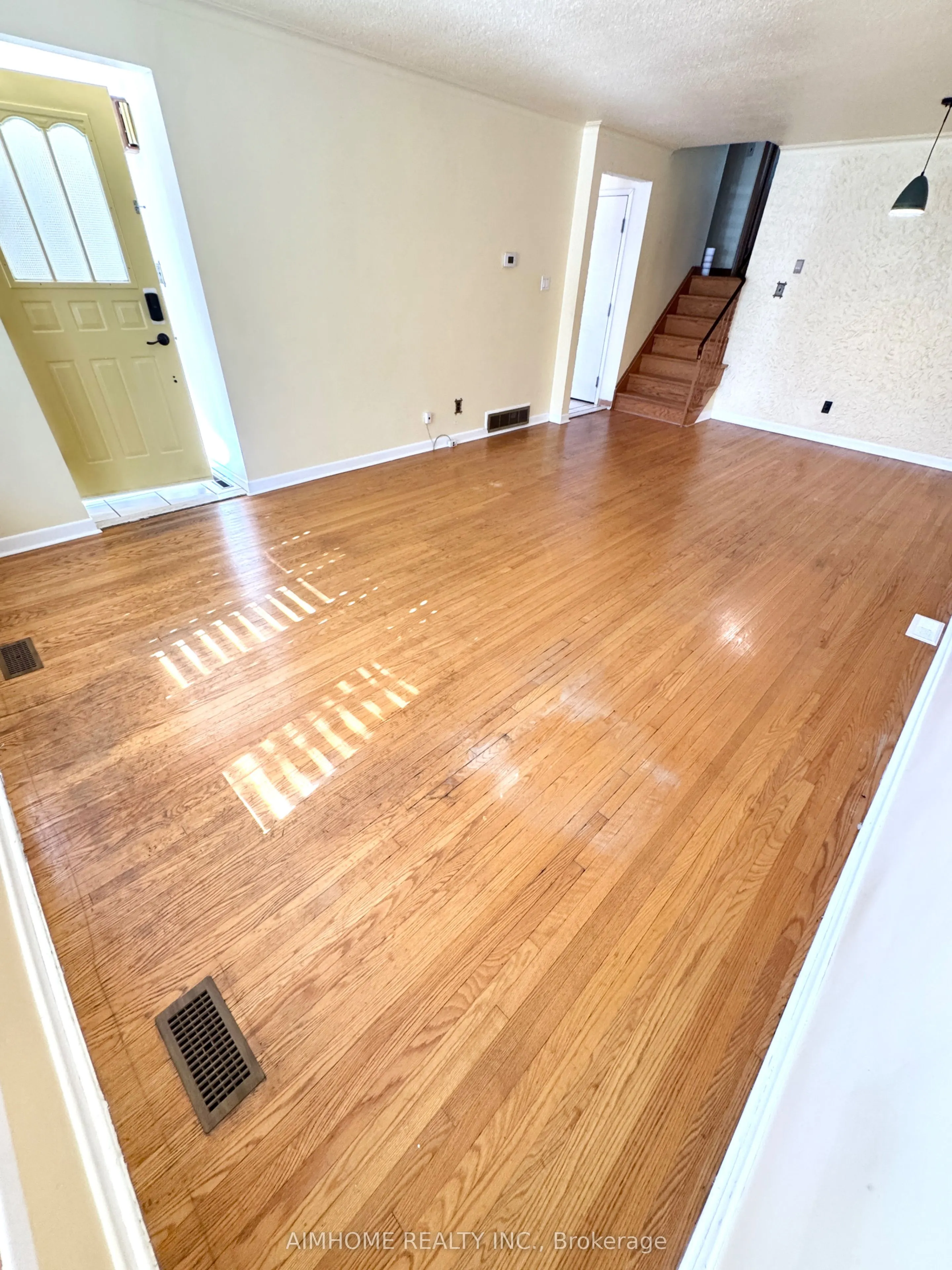 31 Poplar Road, #(Main)