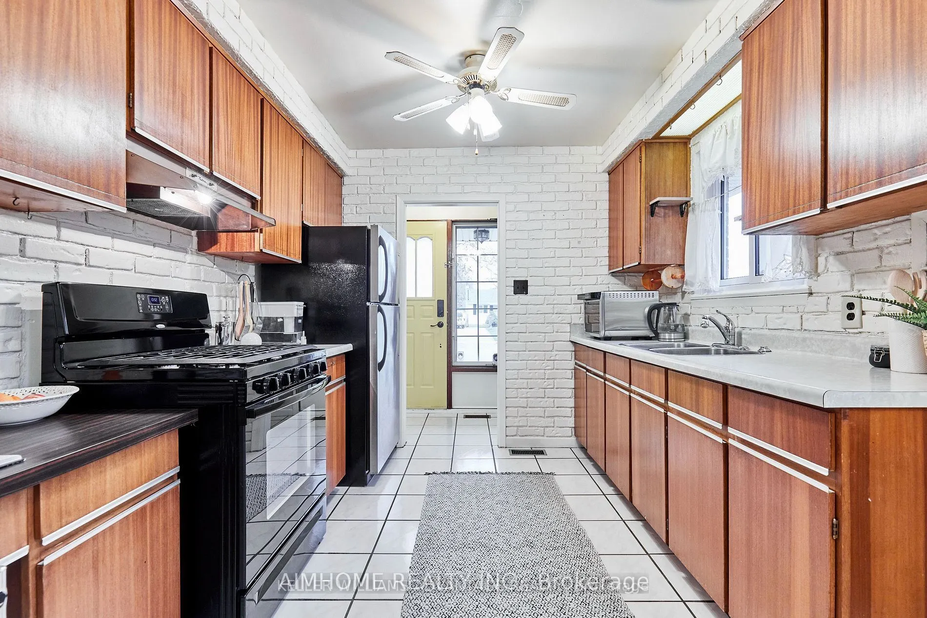 31 Poplar Road, #(Main)
