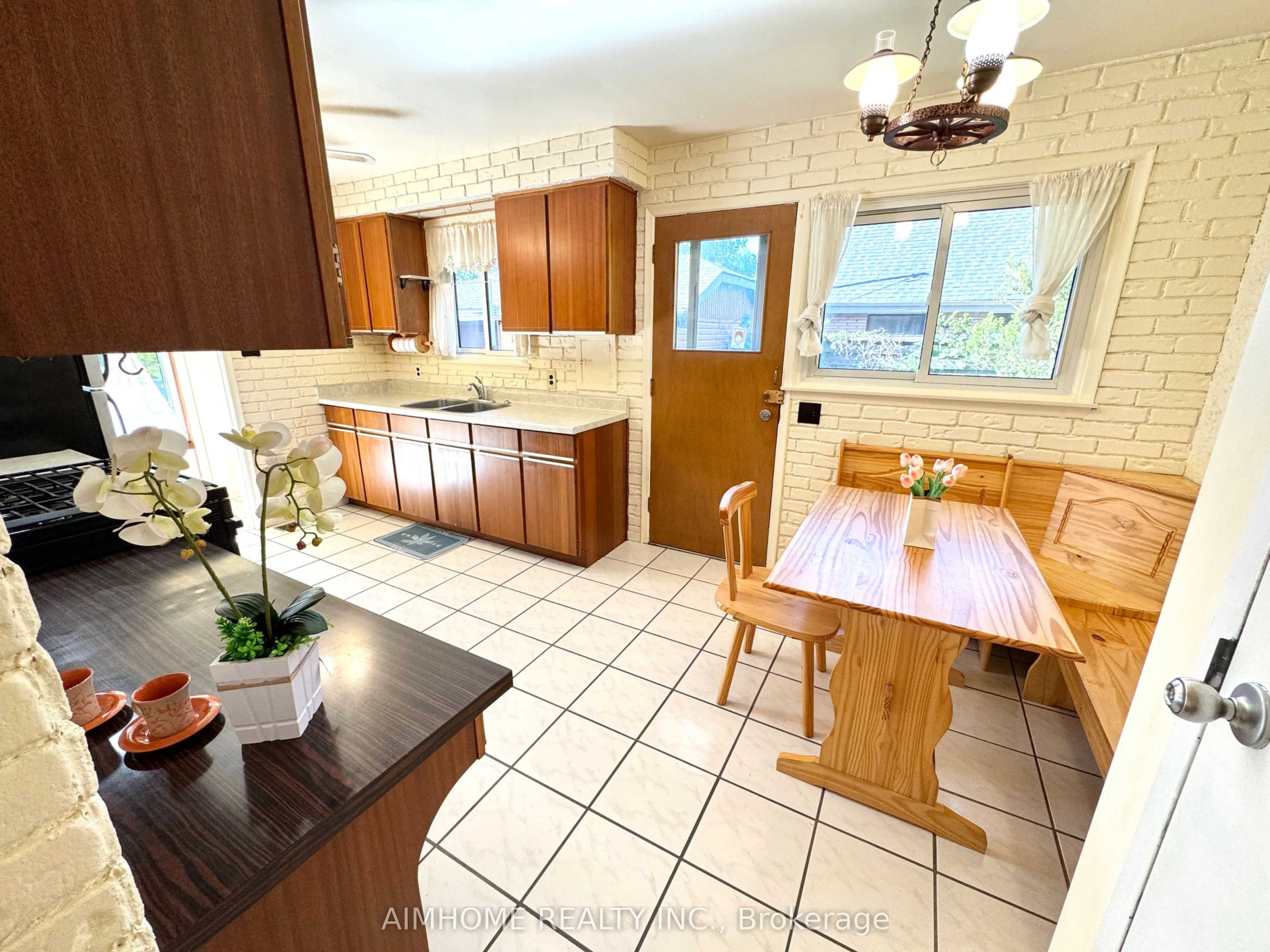 31 Poplar Road, #(Main)