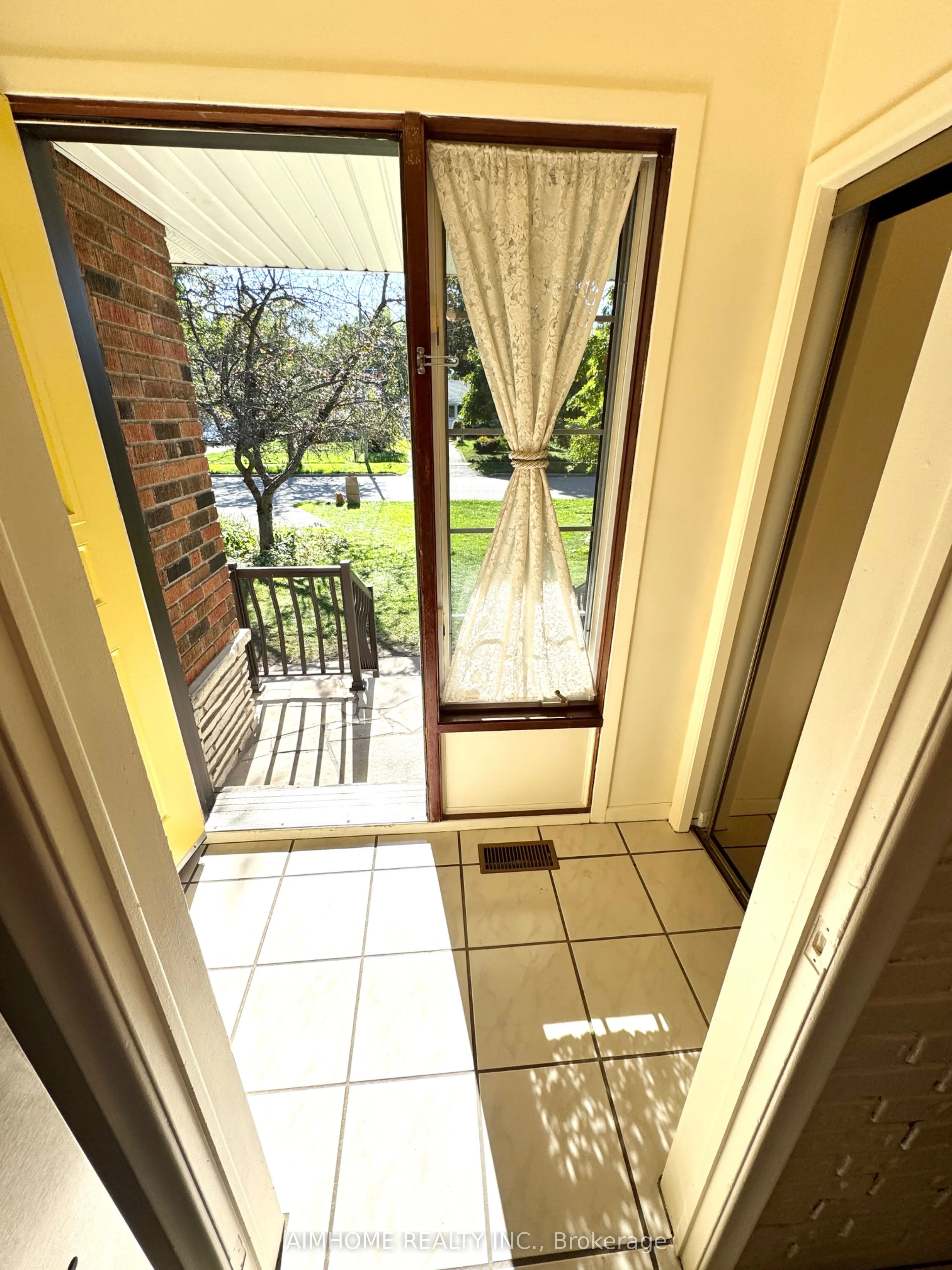 31 Poplar Road, #(Main)