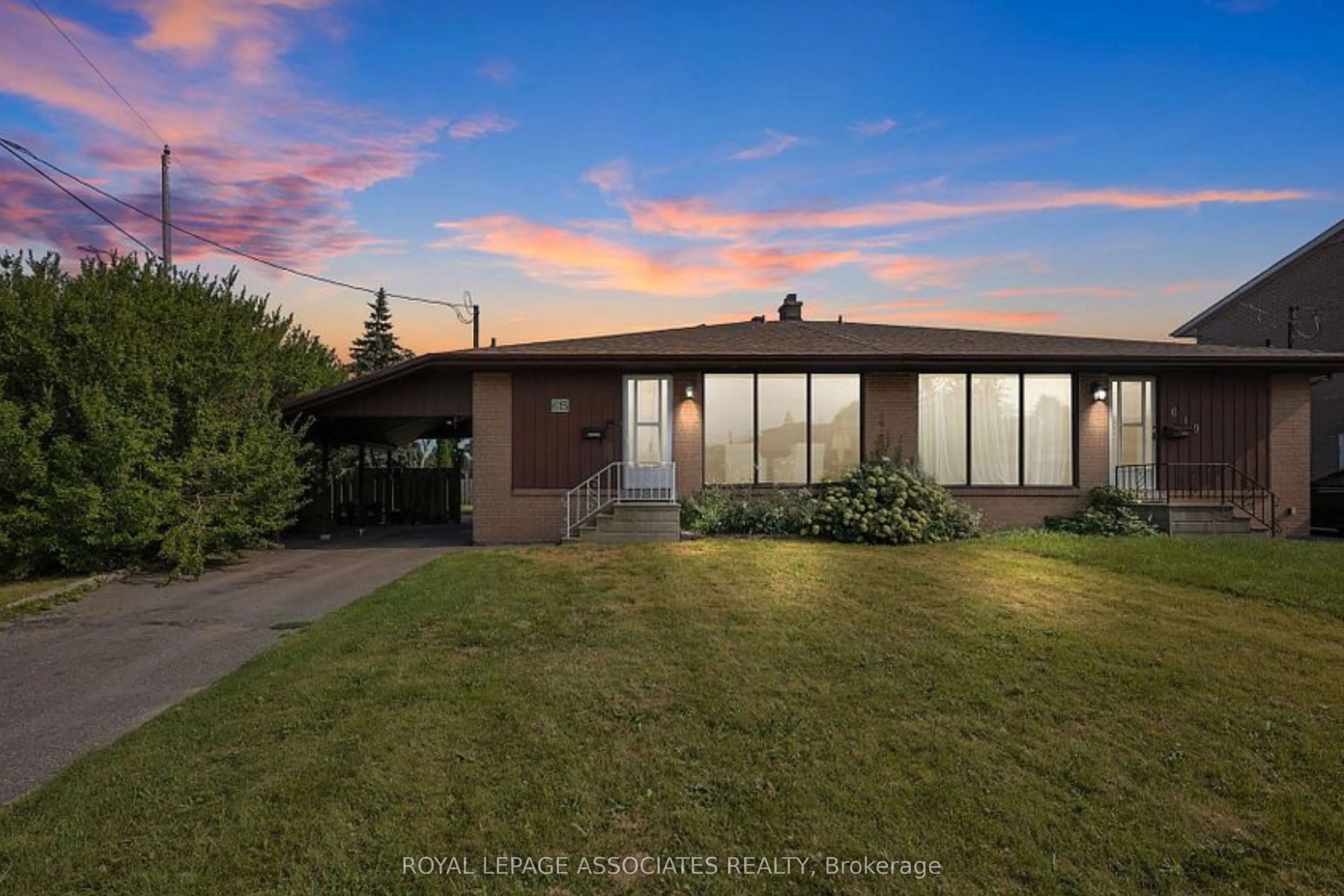 615 Perry Crescent