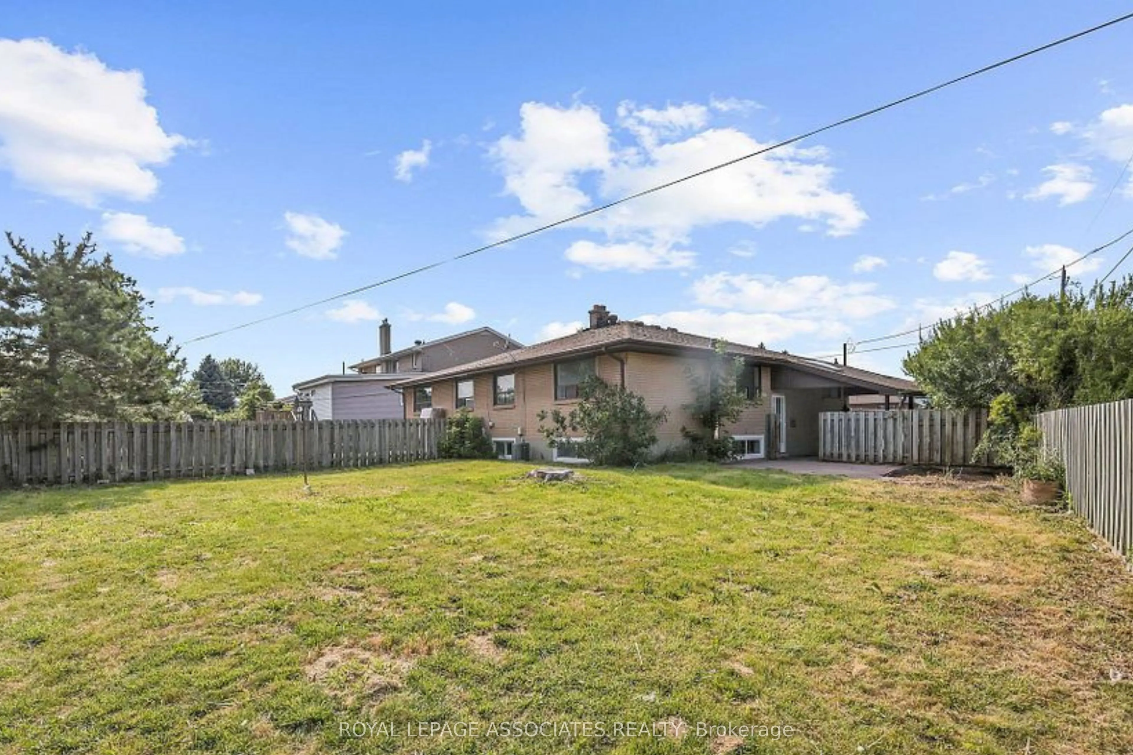 615 Perry Crescent