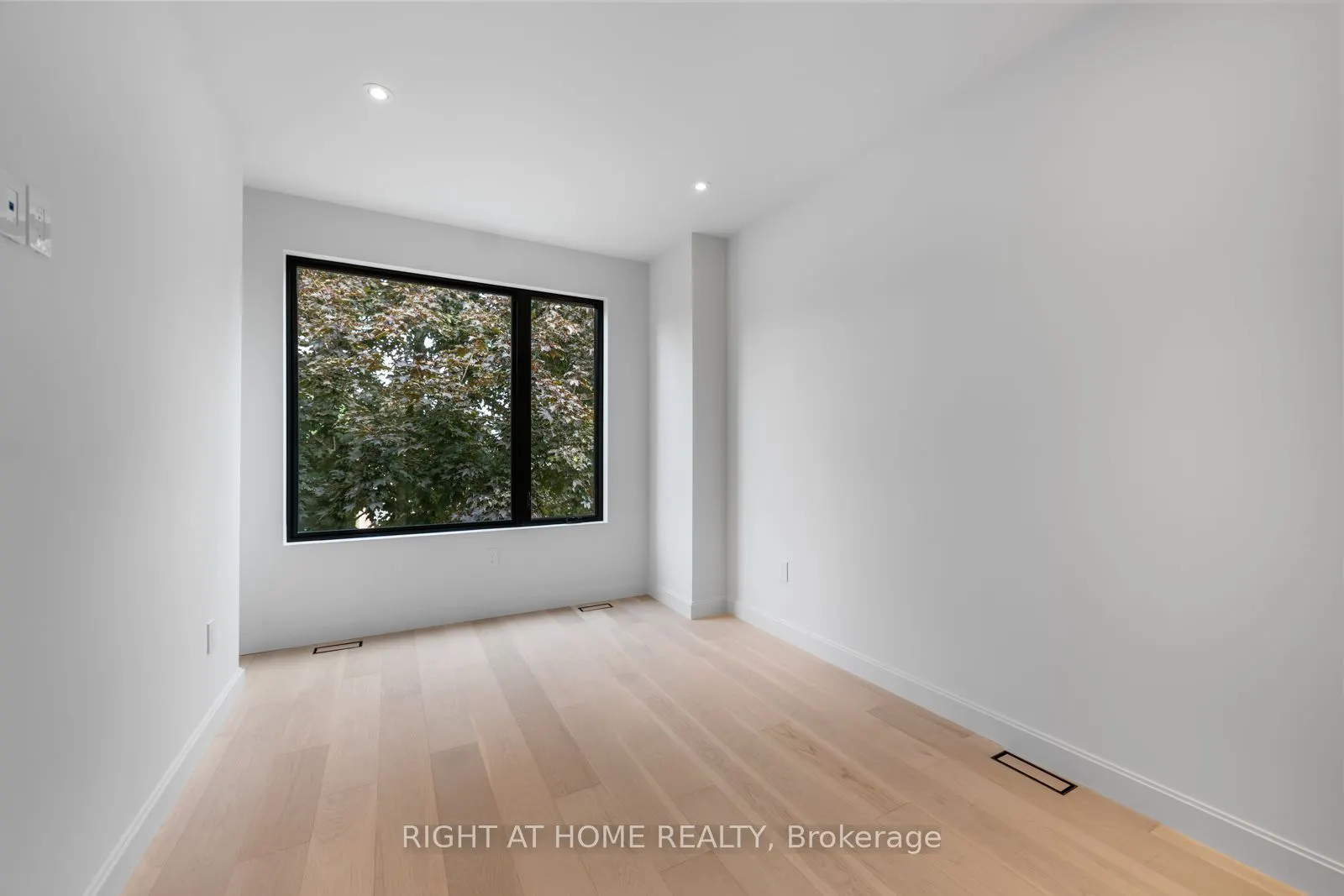 85 Holborne Avenue