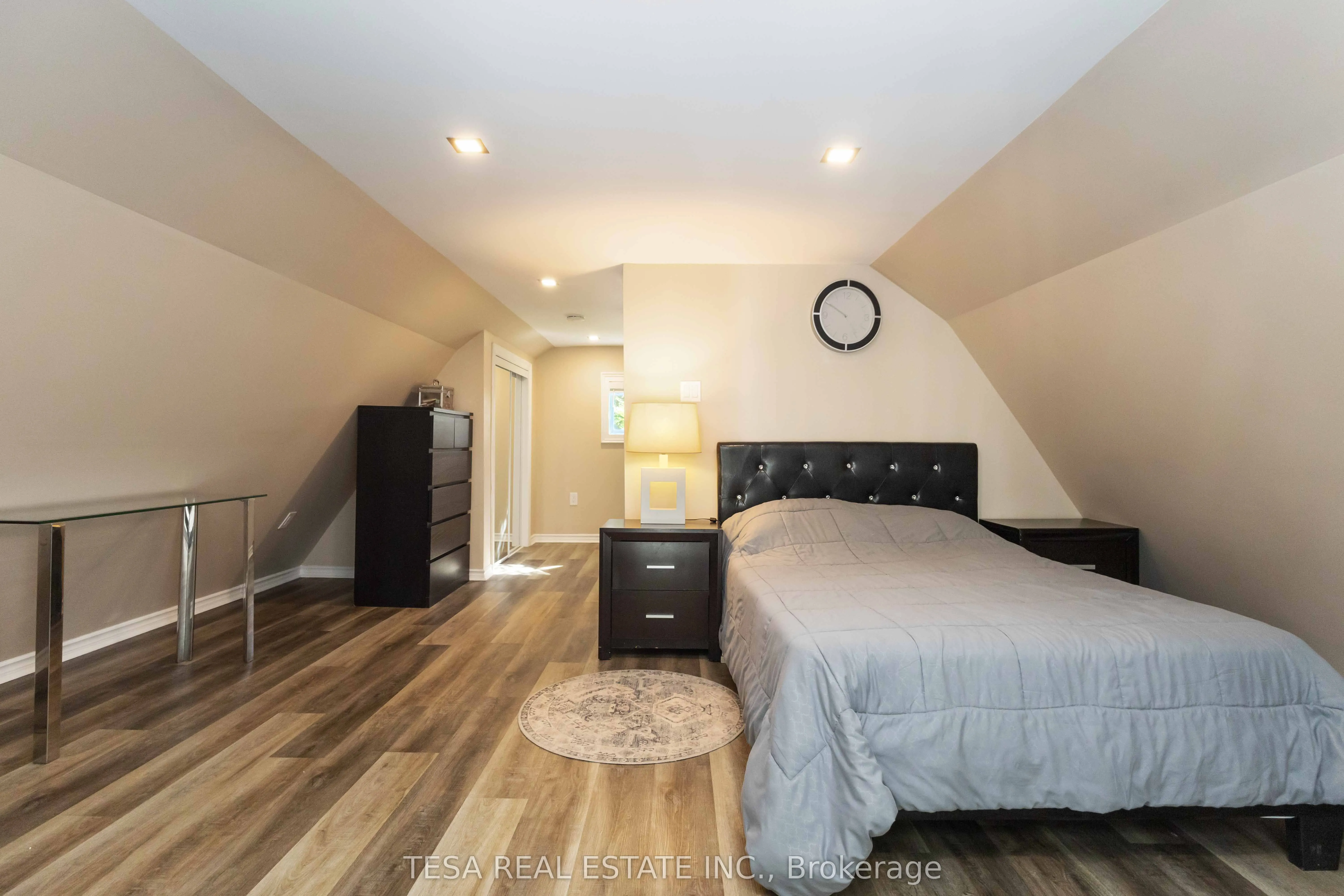 4993 Old Brock Road