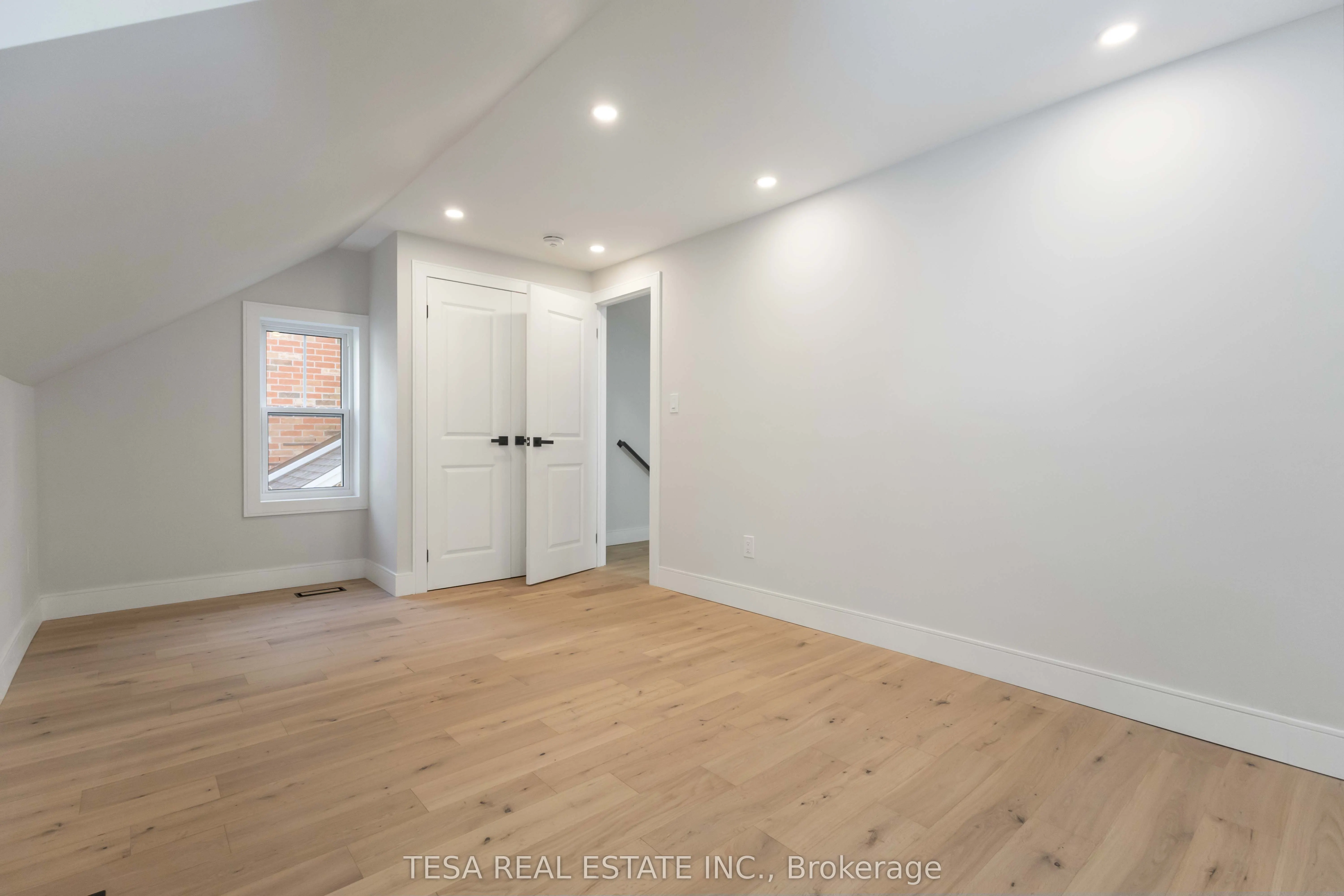 4993 Old Brock Road