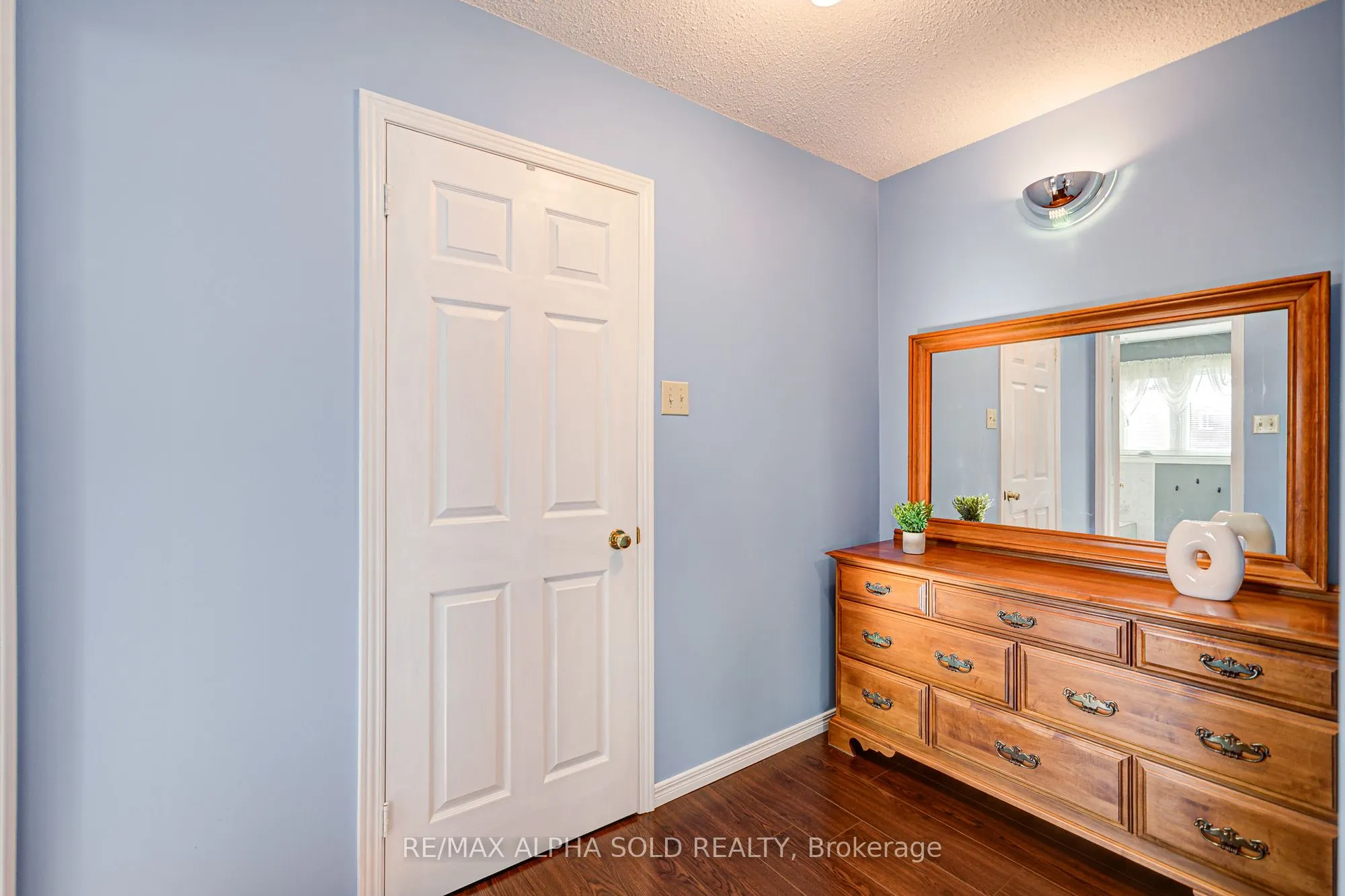 360 Goldhawk Trail