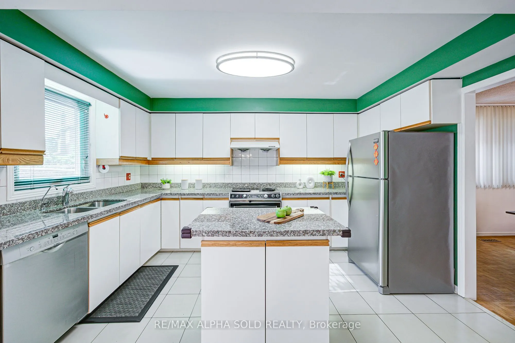 360 Goldhawk Trail