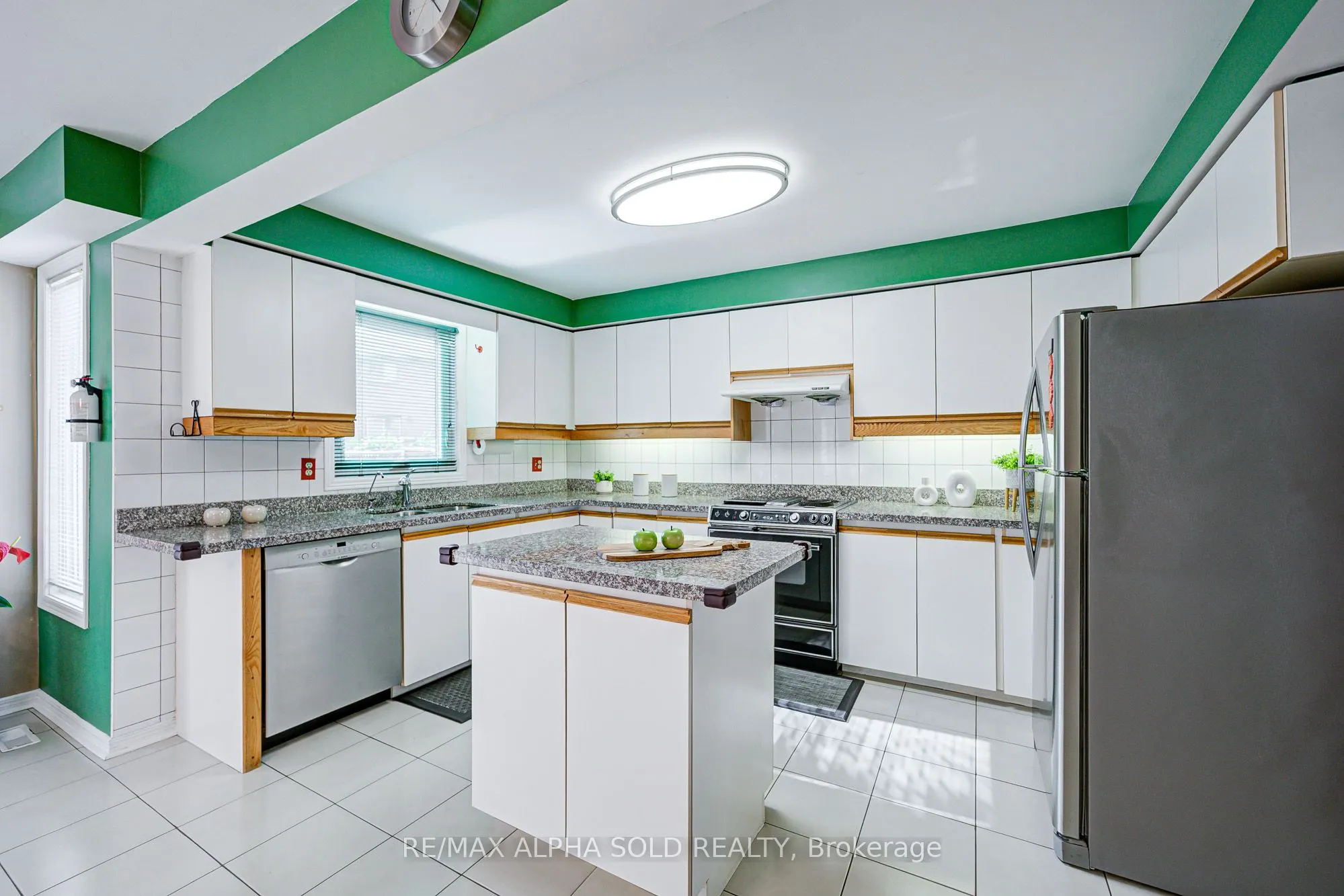 360 Goldhawk Trail
