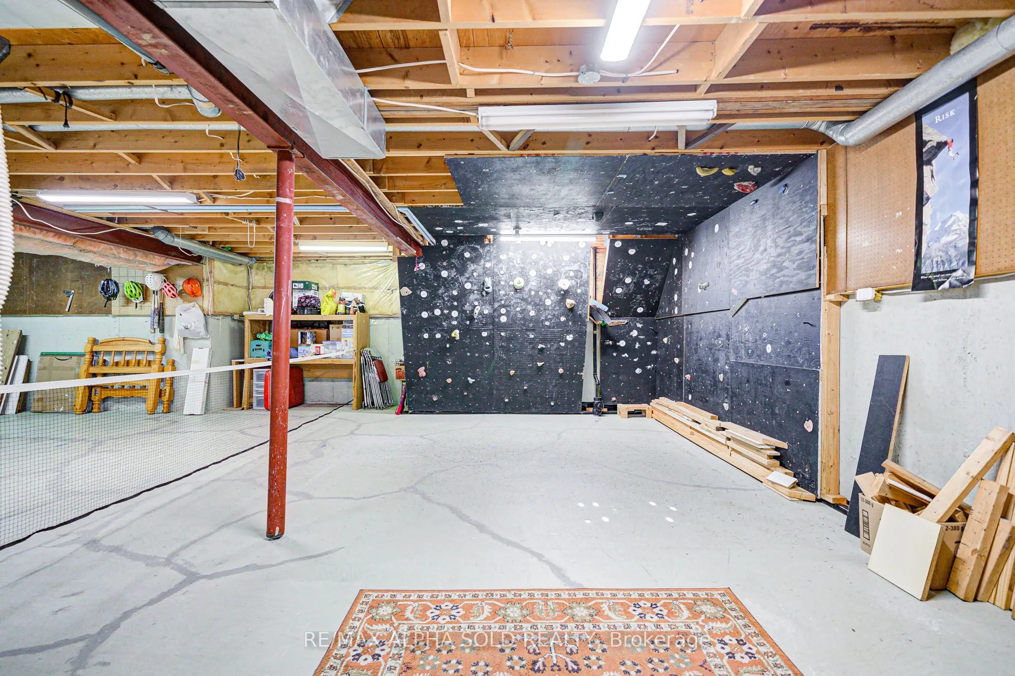 360 Goldhawk Trail