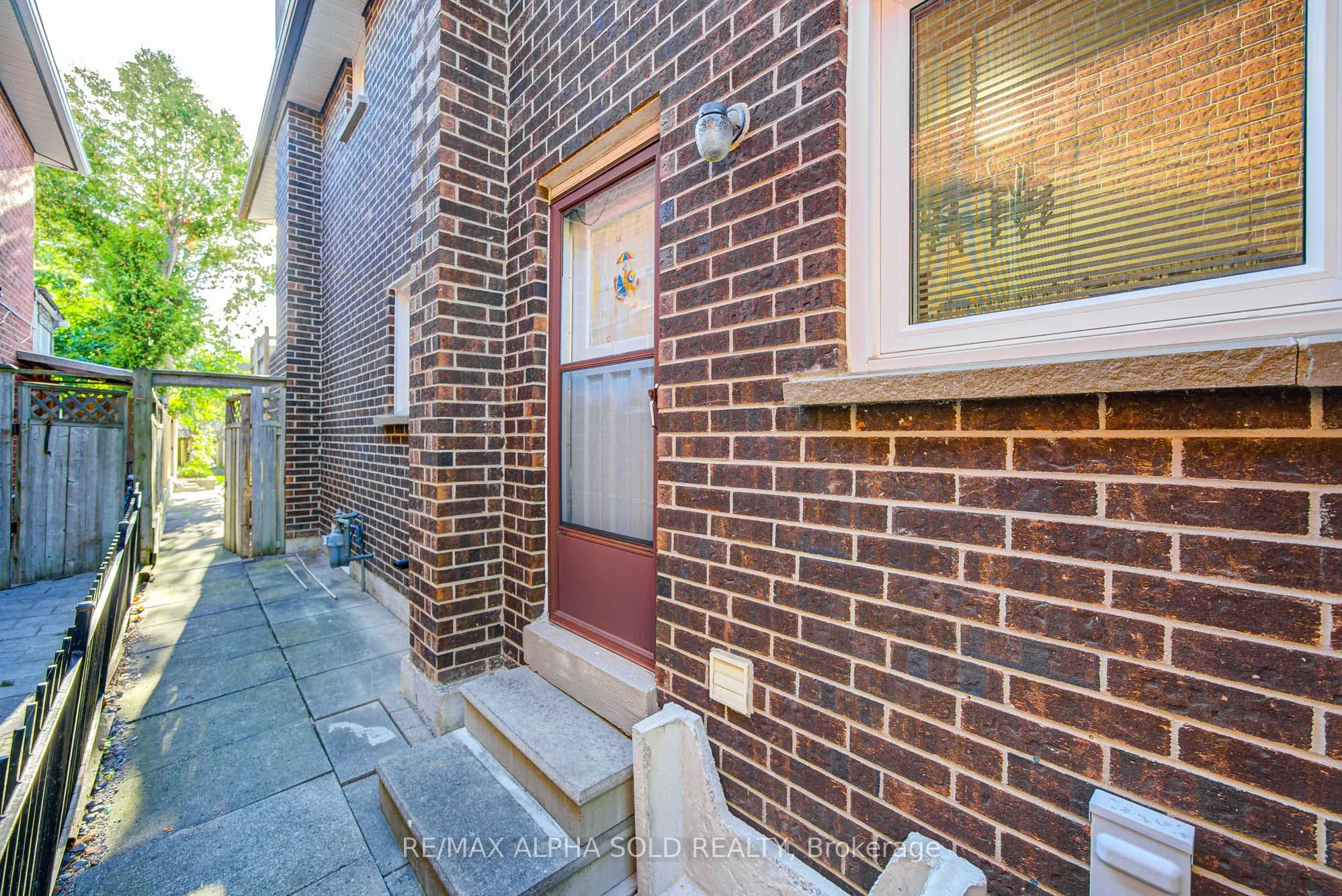 360 Goldhawk Trail