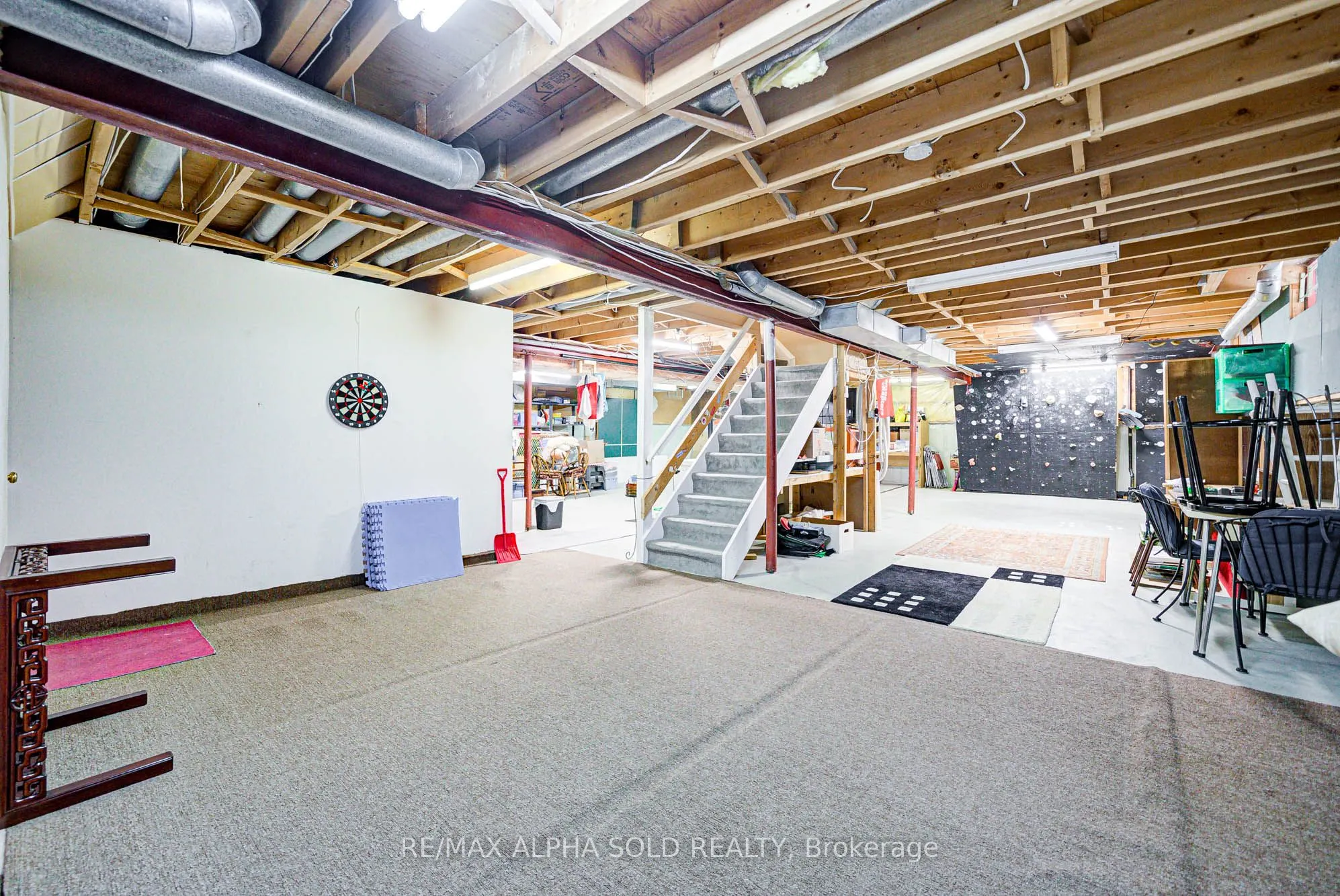 360 Goldhawk Trail