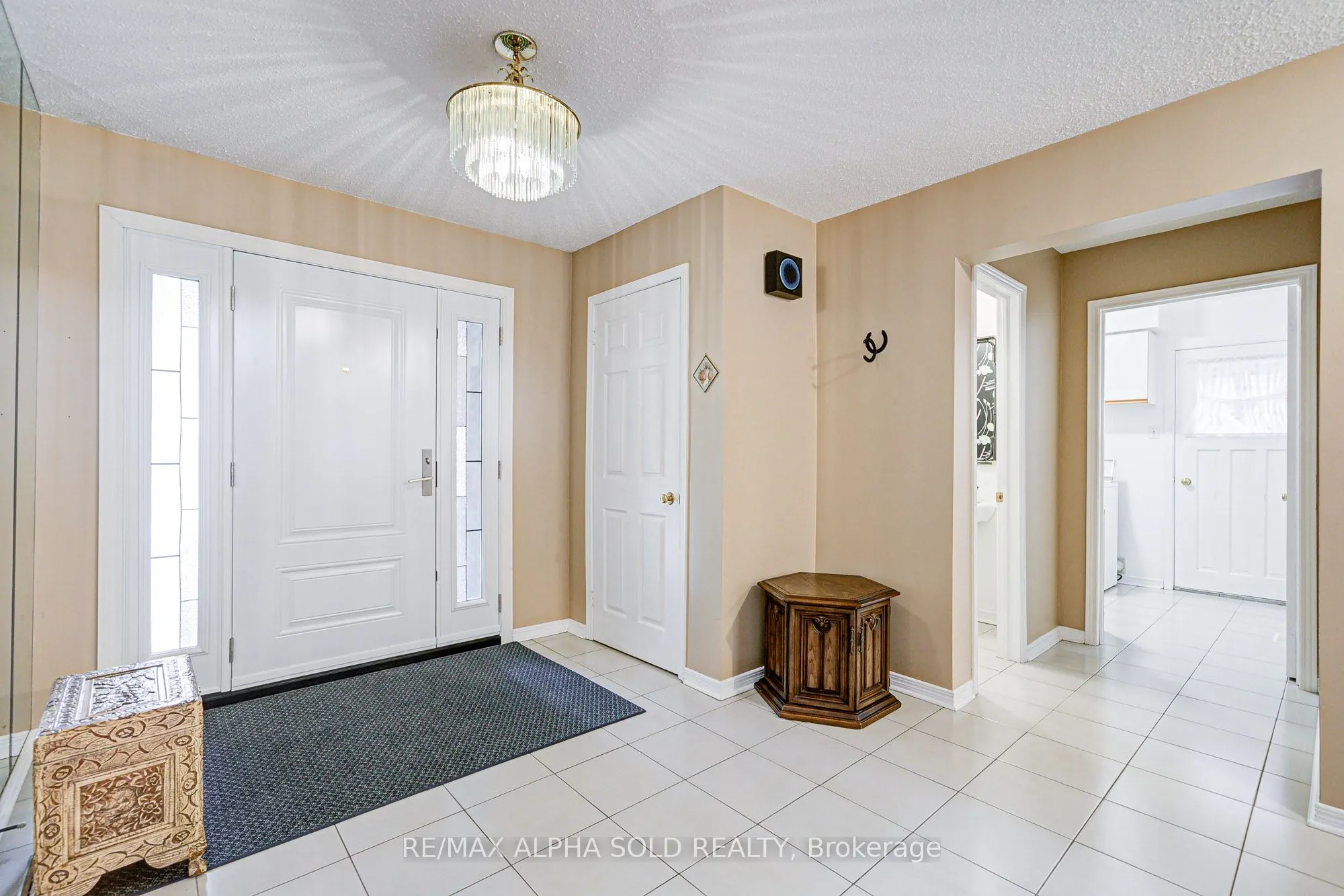 360 Goldhawk Trail