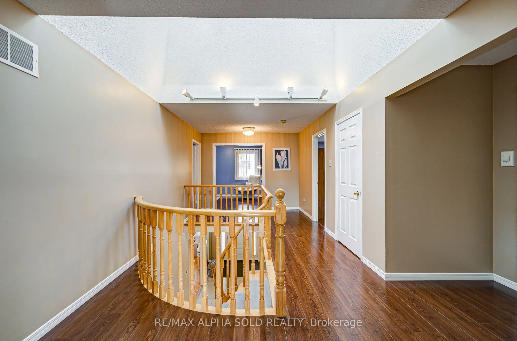 360 Goldhawk Trail