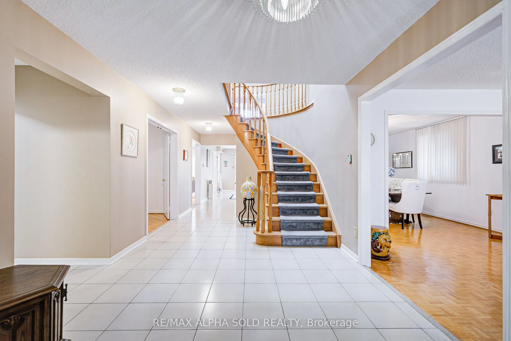 360 Goldhawk Trail