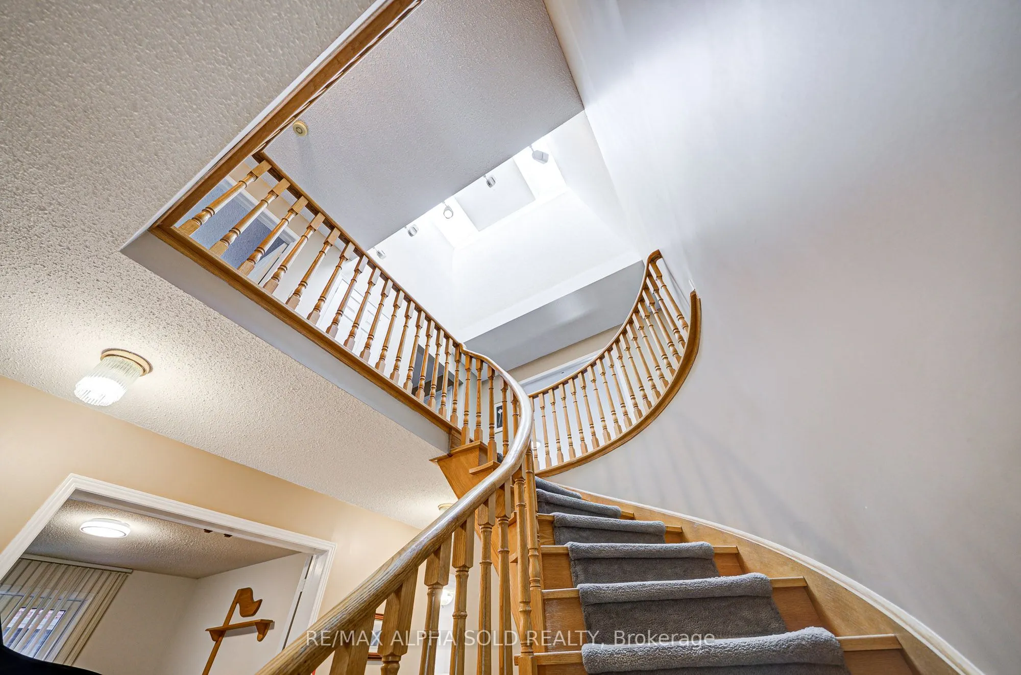 360 Goldhawk Trail