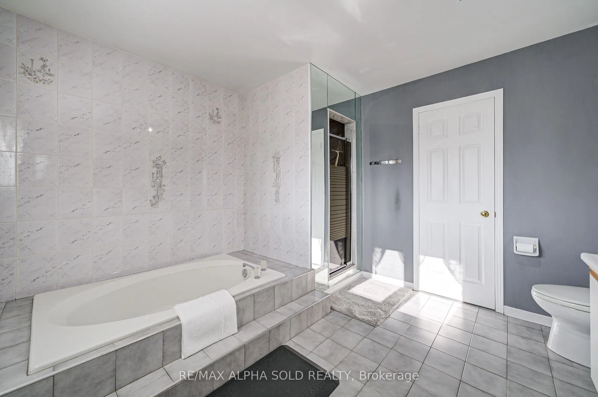 360 Goldhawk Trail