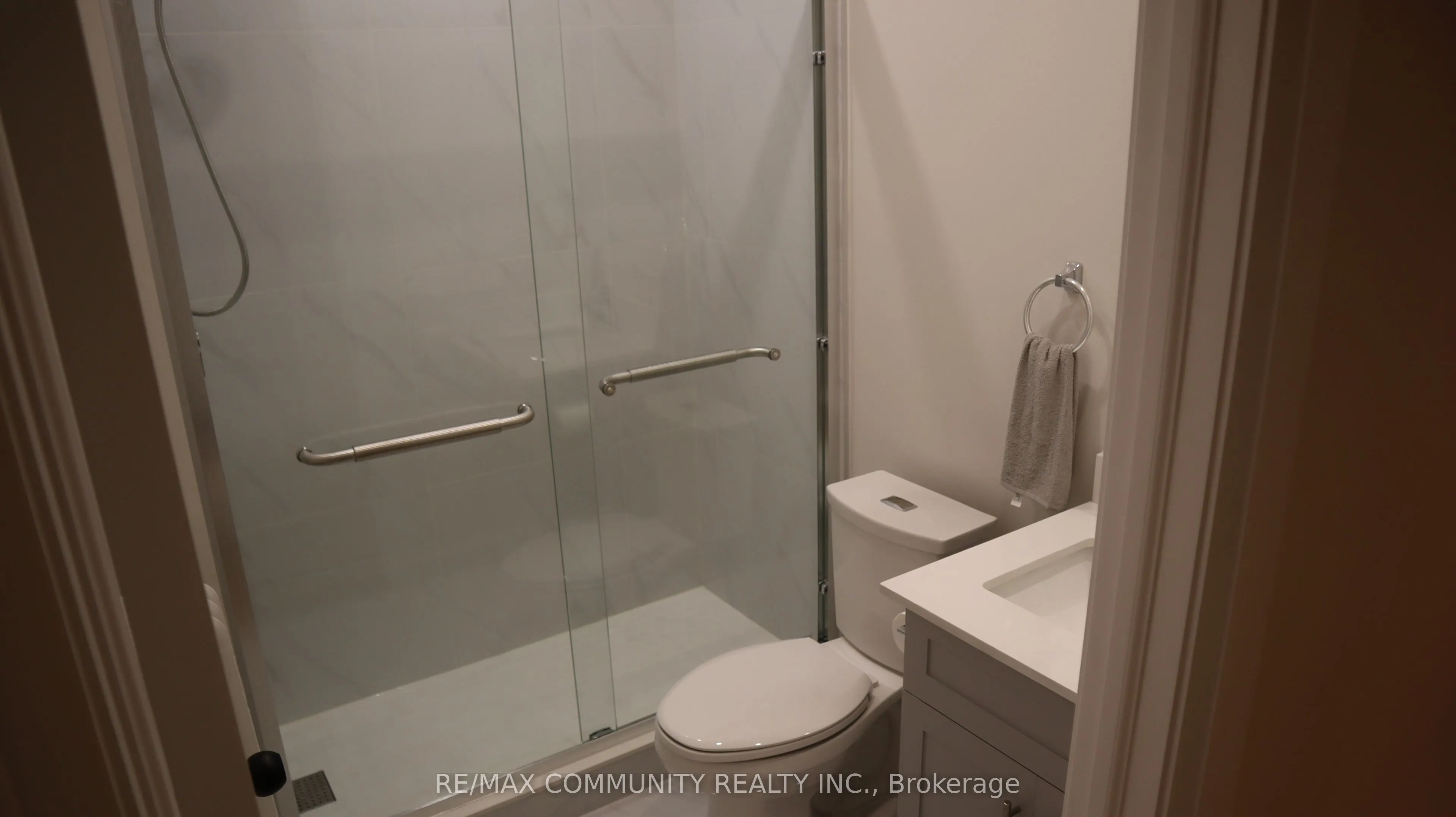 731 Coxwell Avenue, #Main Fl
