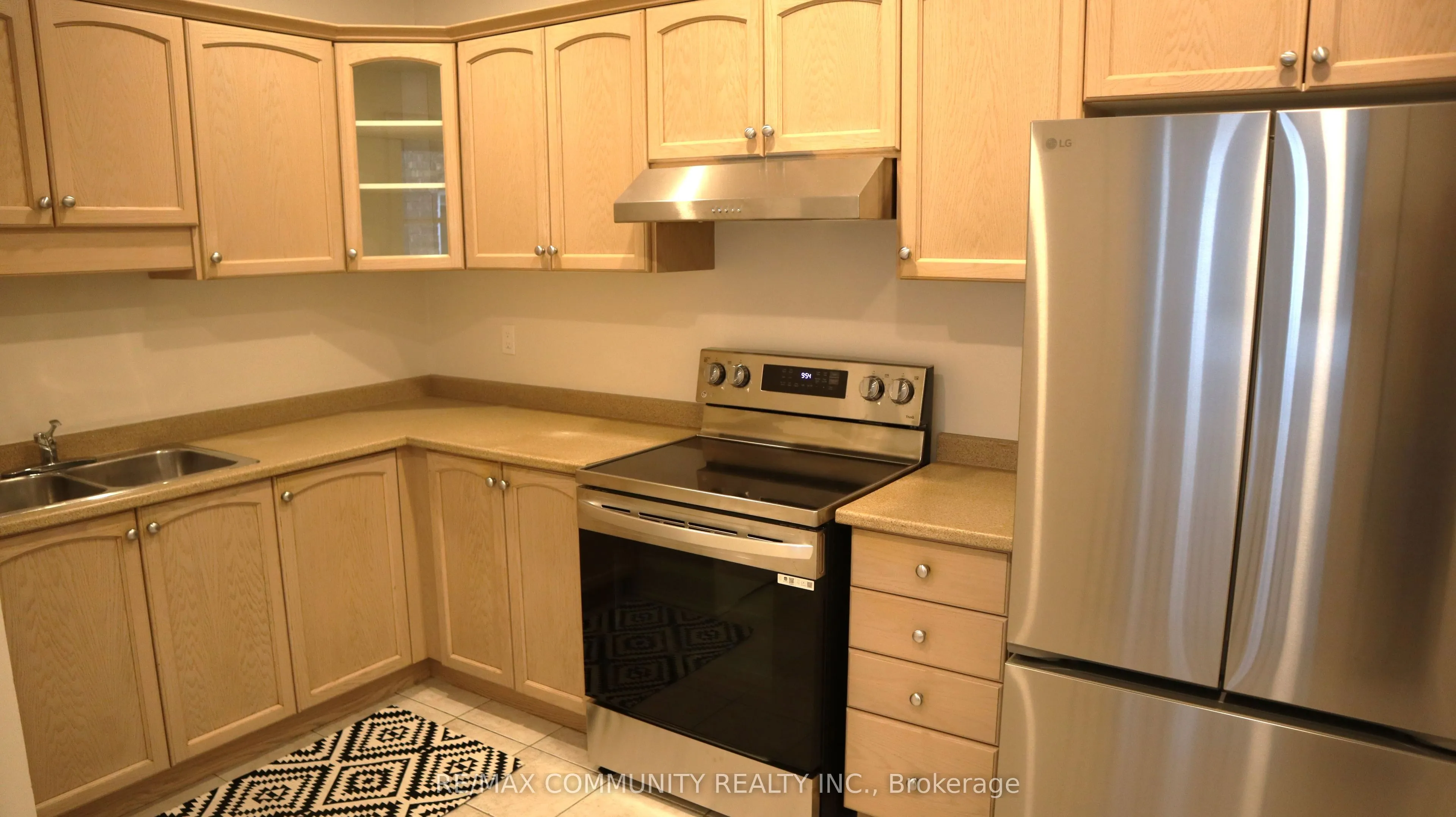 731 Coxwell Avenue, #Main Fl