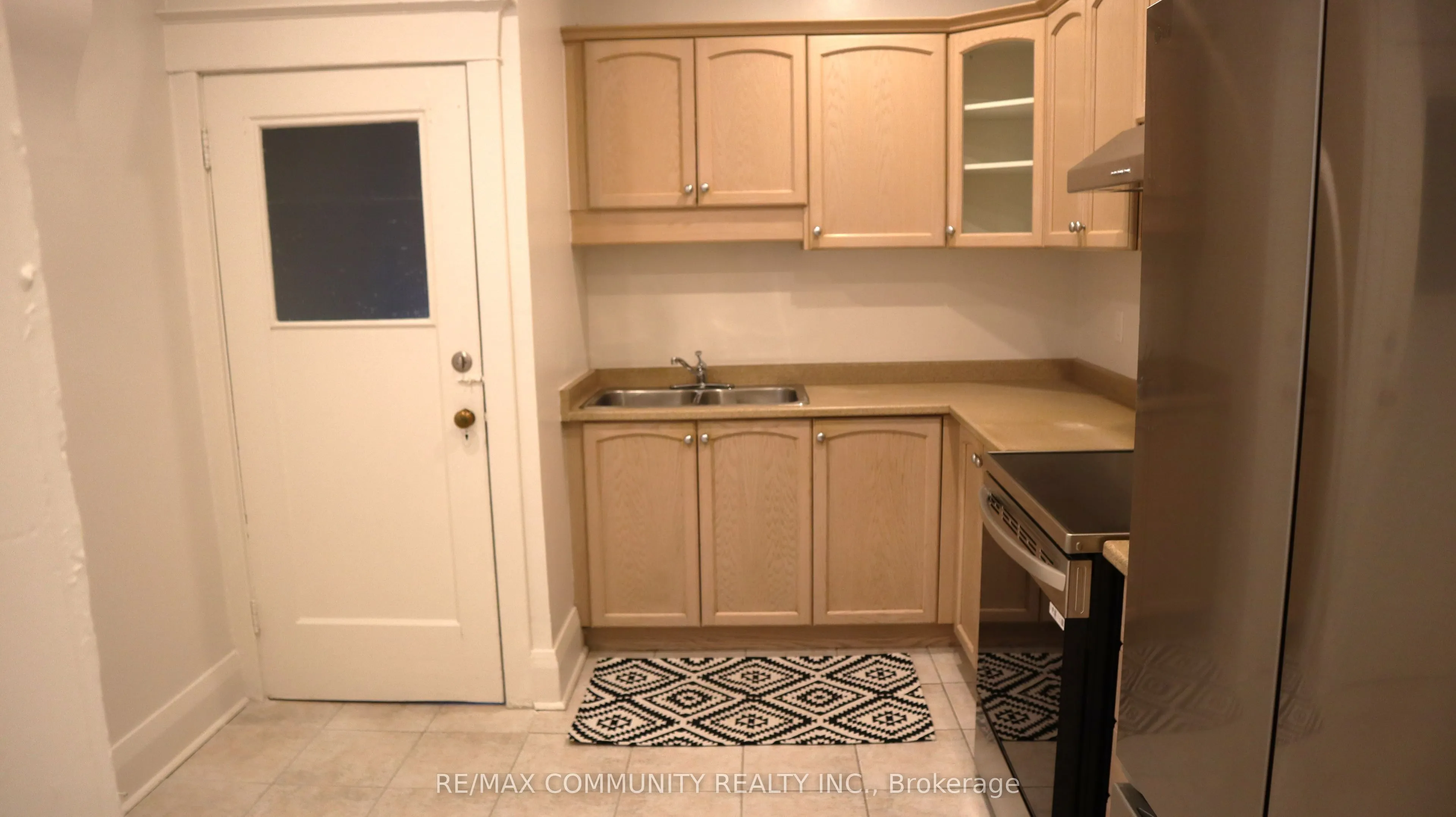 731 Coxwell Avenue, #Main Fl