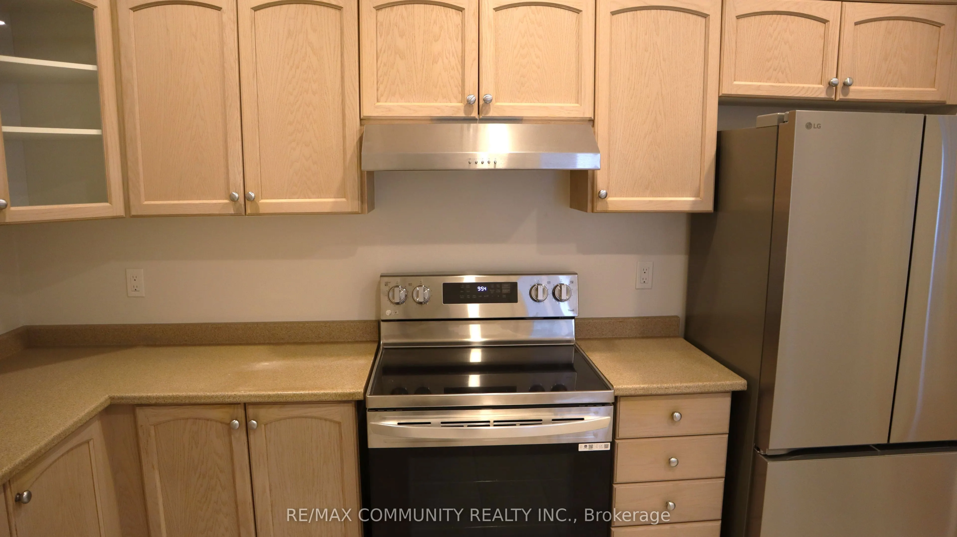 731 Coxwell Avenue, #Main Fl