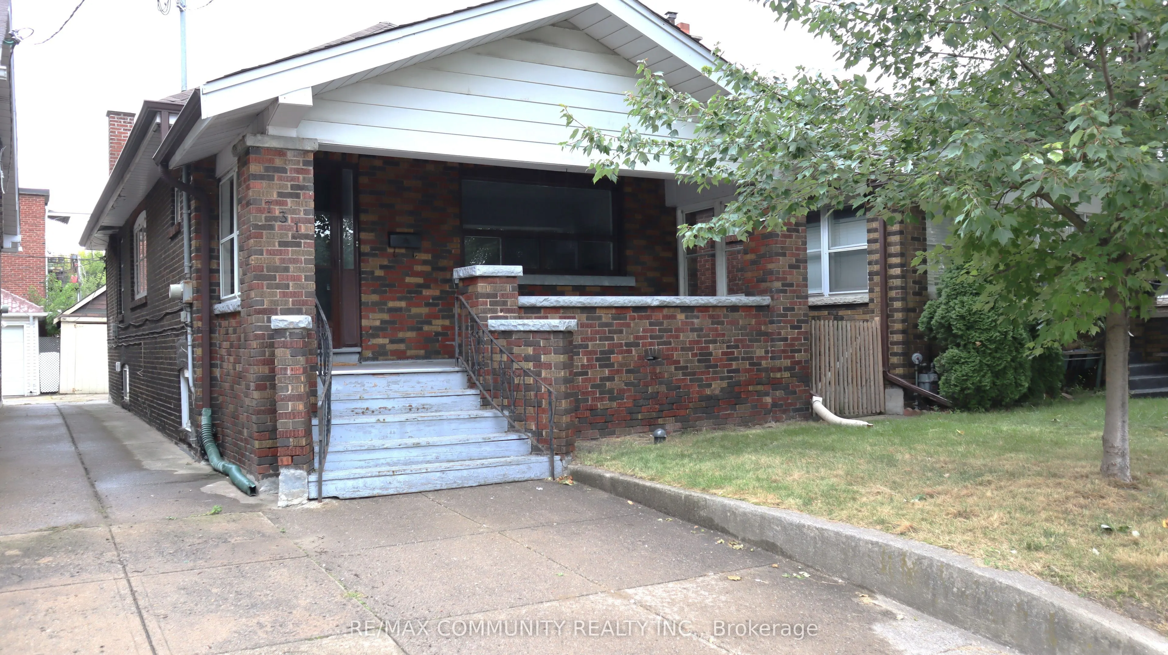 731 Coxwell Avenue, #Main Fl