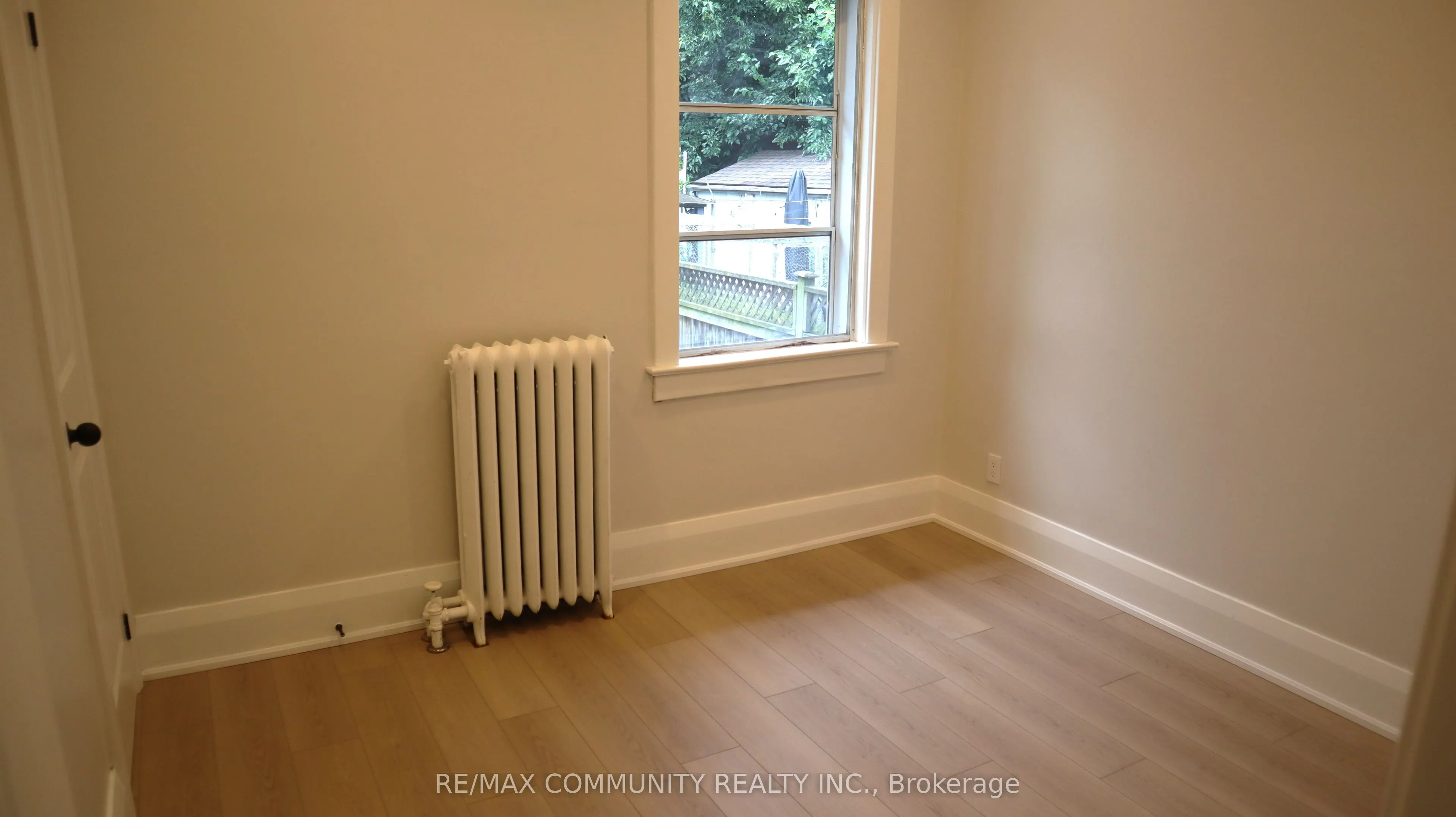731 Coxwell Avenue, #Main Fl
